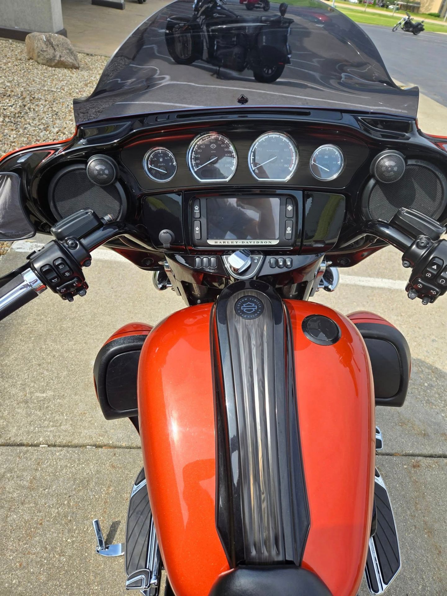 2017 Harley-Davidson CVO™ Street Glide® in Rock Falls, Illinois - Photo 3