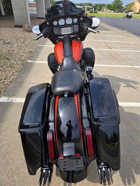 2017 Harley-Davidson CVO™ Street Glide® in Rock Falls, Illinois - Photo 2