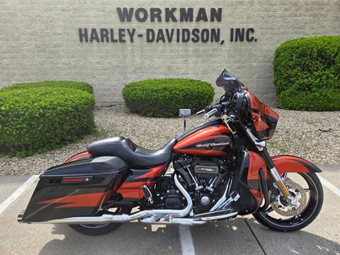 2017 Harley-Davidson CVO™ Street Glide® in Rock Falls, Illinois