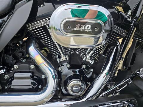 2013 Harley-Davidson CVO™ Road King® 110th Anniversary Edition in Rock Falls, Illinois - Photo 6