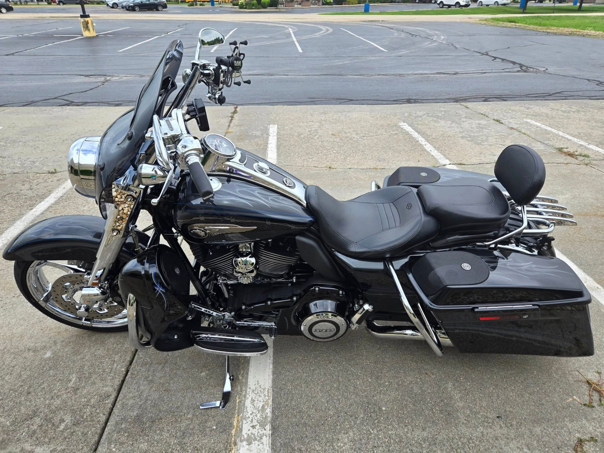 2013 Harley-Davidson CVO™ Road King® 110th Anniversary Edition in Rock Falls, Illinois - Photo 4