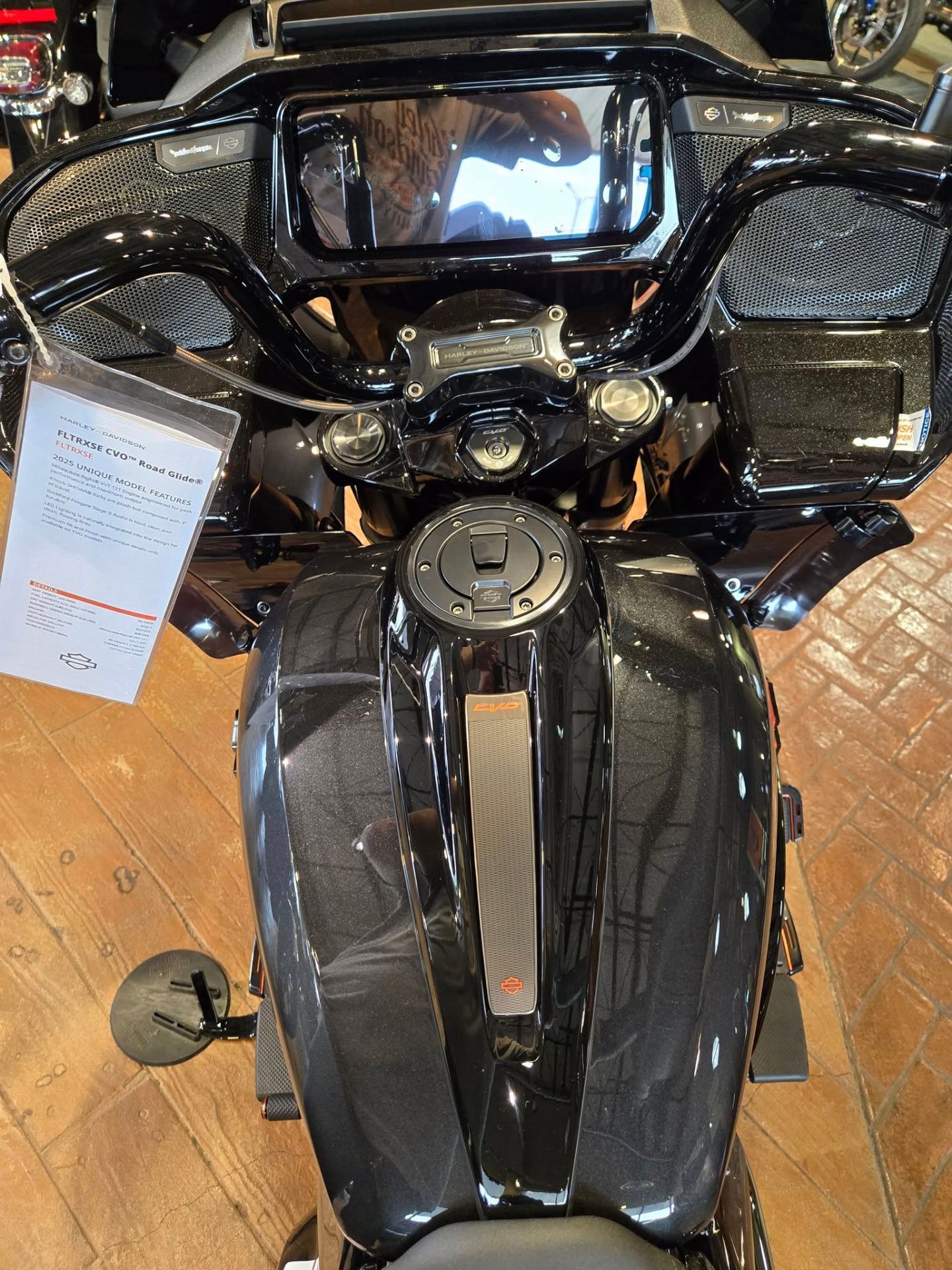 2025 Harley-Davidson CVO™ Road Glide® in Rock Falls, Illinois - Photo 3