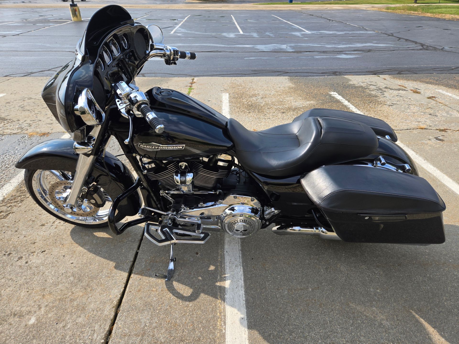 2017 Harley-Davidson Street Glide® Special in Rock Falls, Illinois - Photo 4