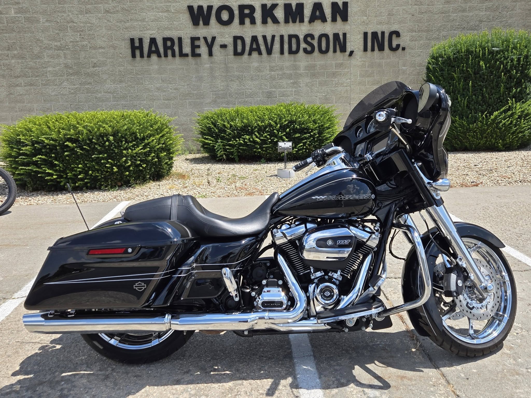 2017 Harley-Davidson Street Glide® Special 1