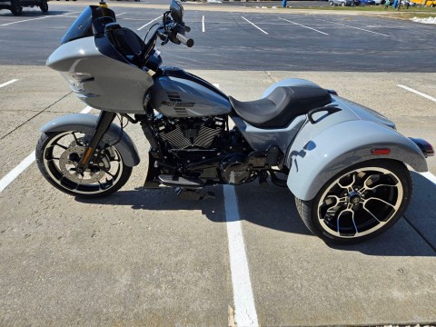 2026 Harley-Davidson Road Glide® 3 in Rock Falls, Illinois - Photo 4