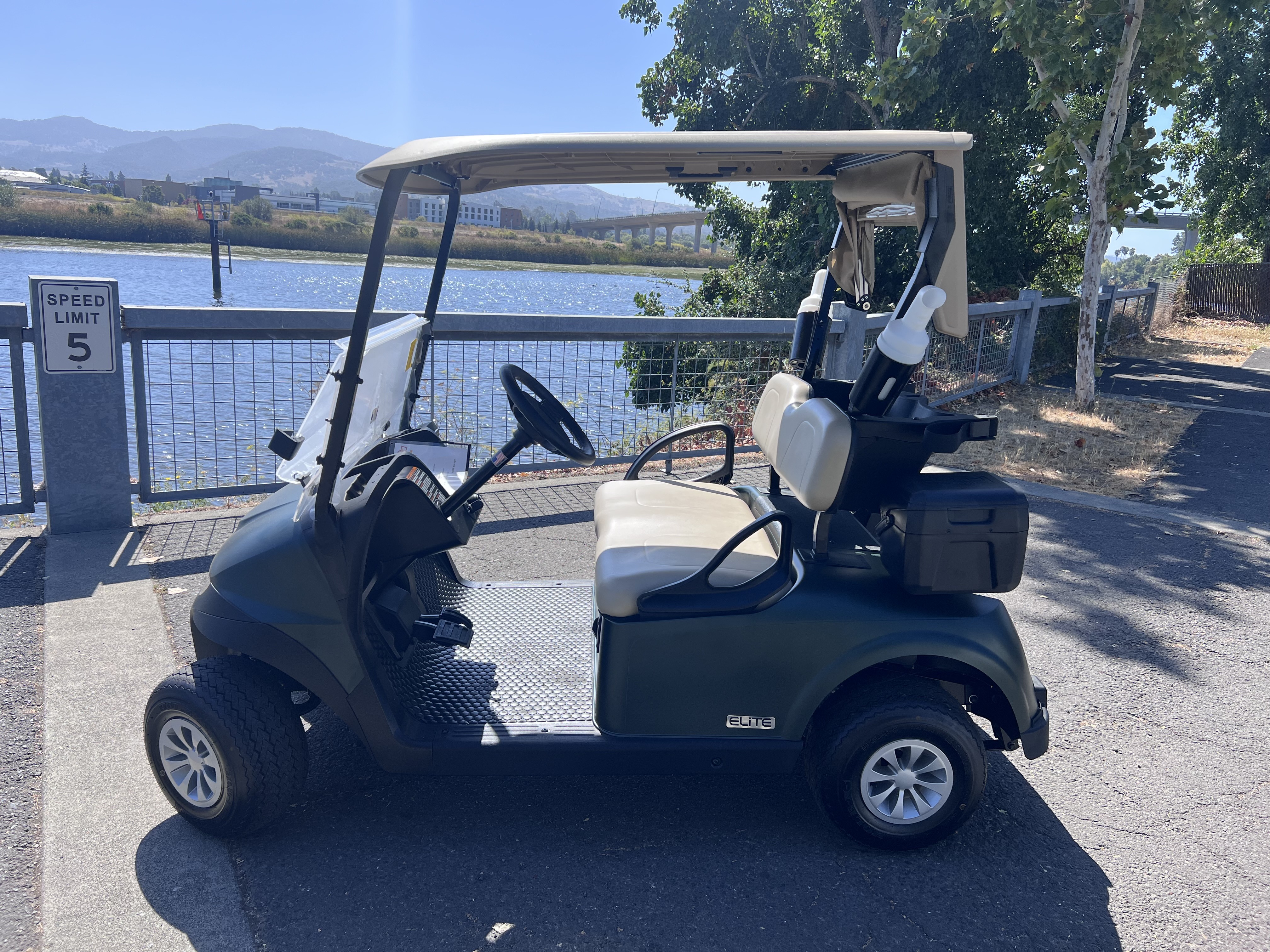 2026 EZGO RXV photo 7