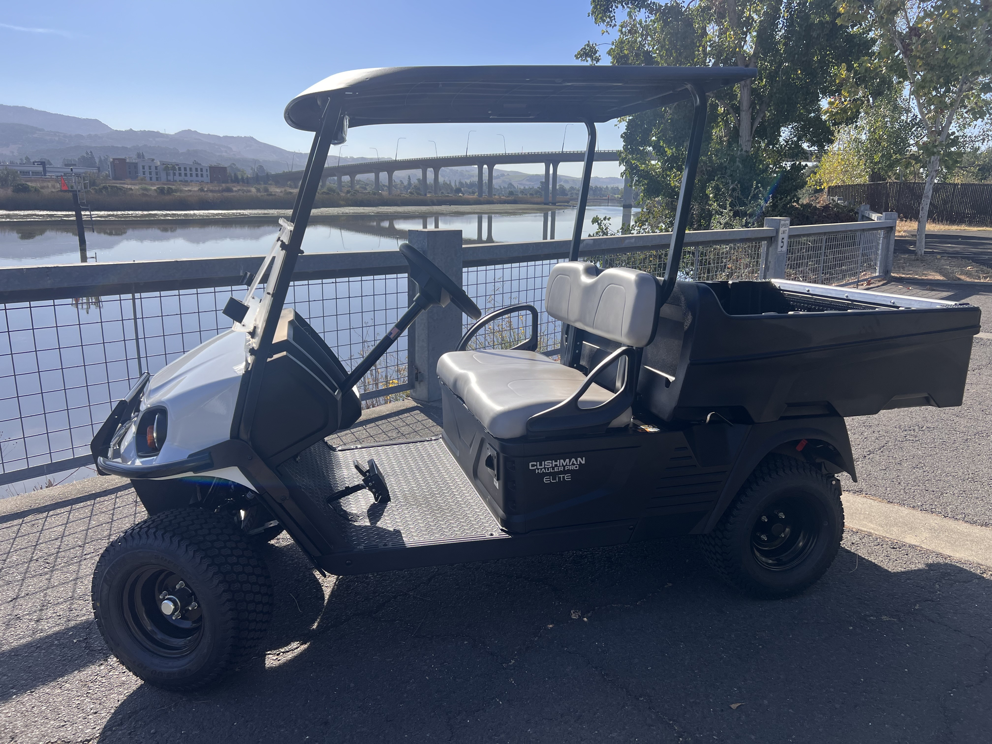 2027 Cushman Hauler photo 2