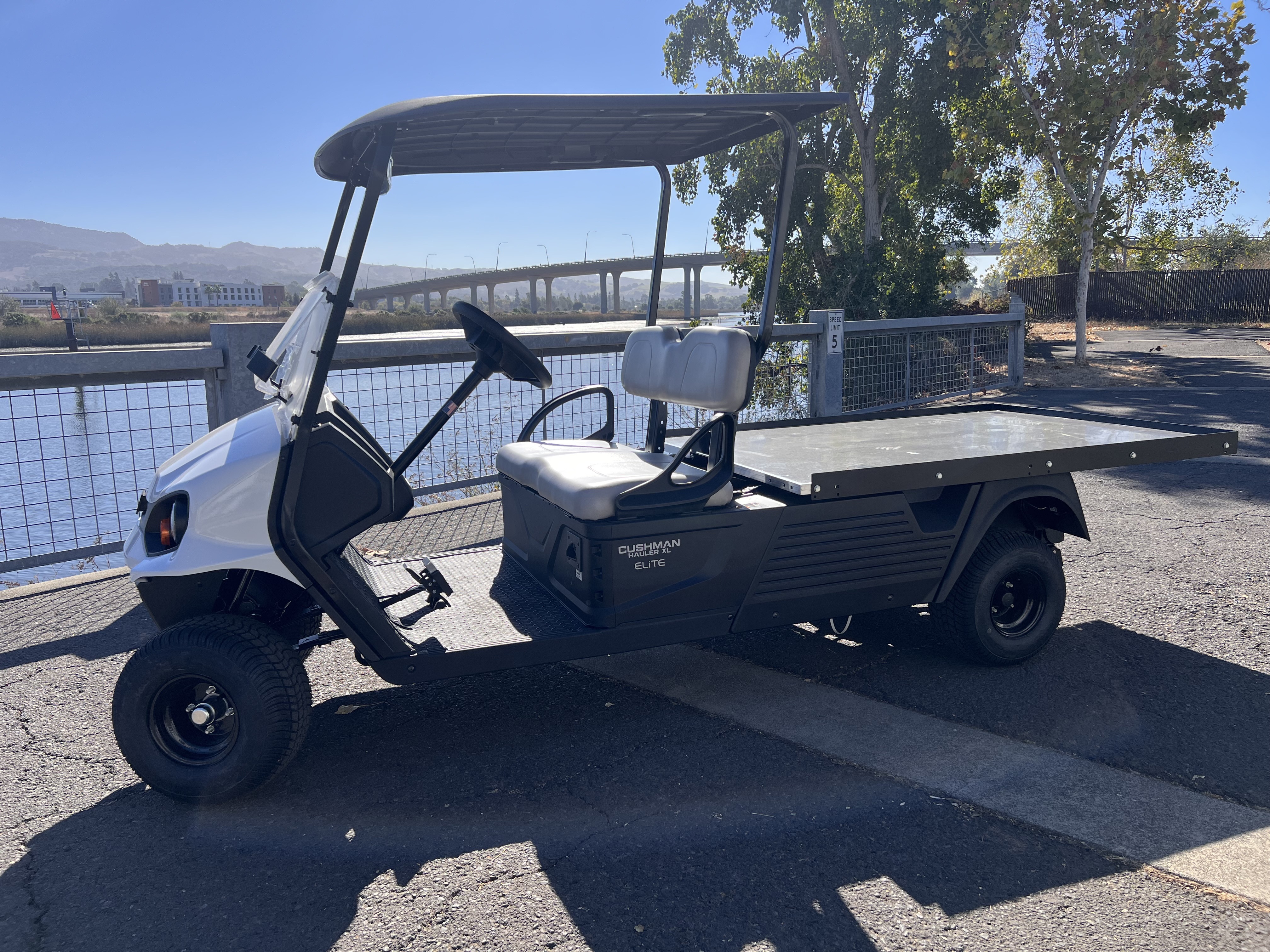 2027 Cushman Hauler photo 3