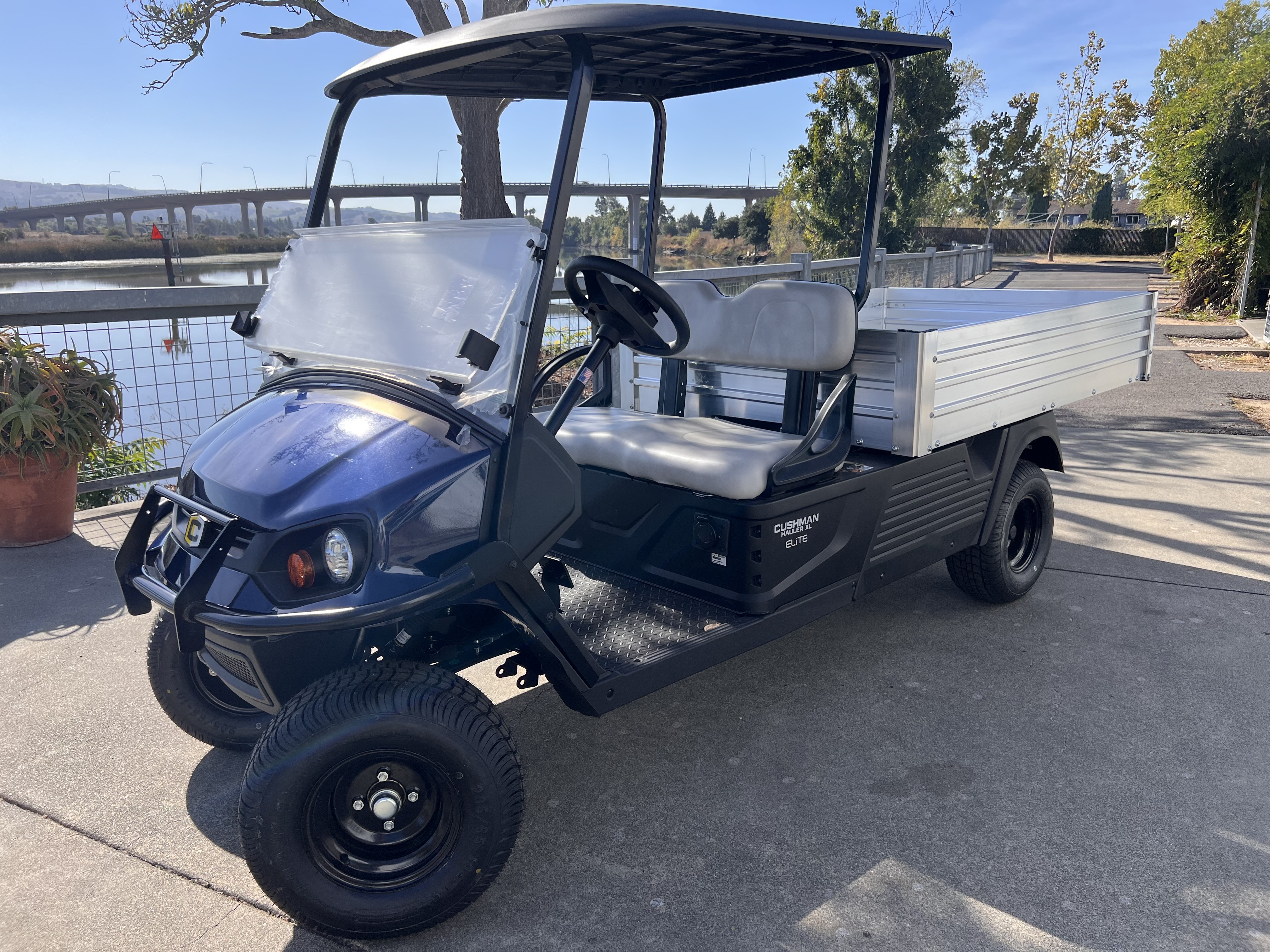 2027 Cushman Hauler photo 2
