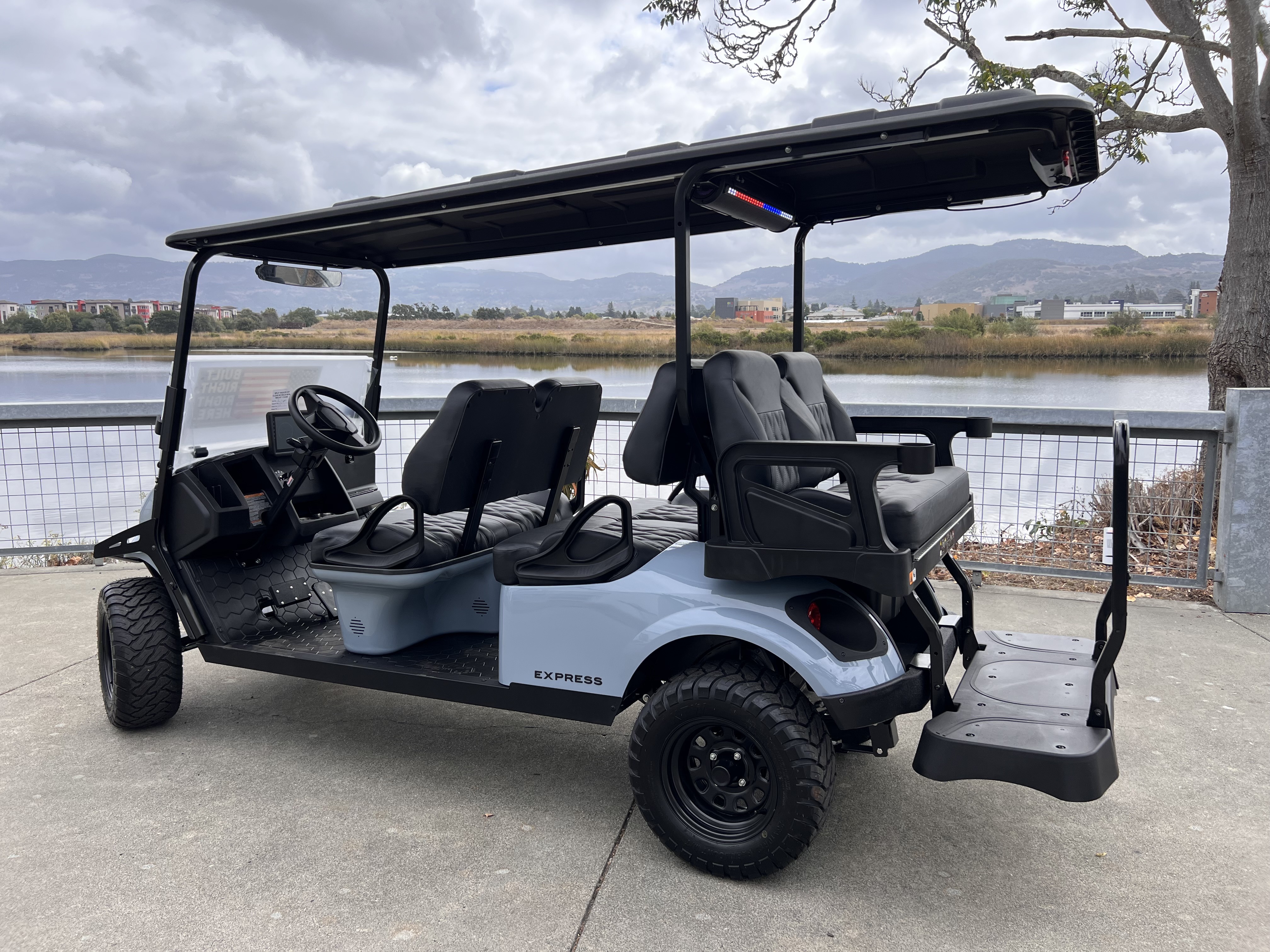 2027 EZGO Express photo 4