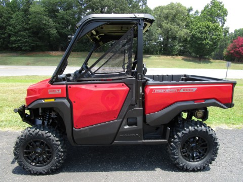 2026 Honda Pioneer 1000 Deluxe — photo 1 of 23