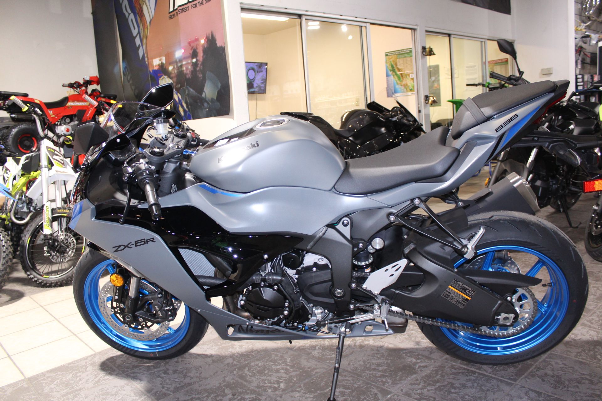 2026 Kawasaki Ninja® ZX-6R ABS 3