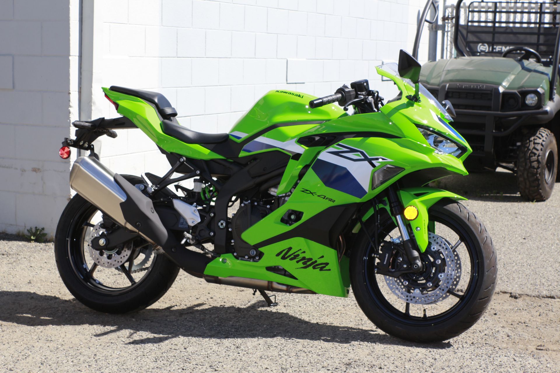 ひになります New 2026 Kawasaki Ninja® ZX™-4RR ABS powersports in Salinas, CA