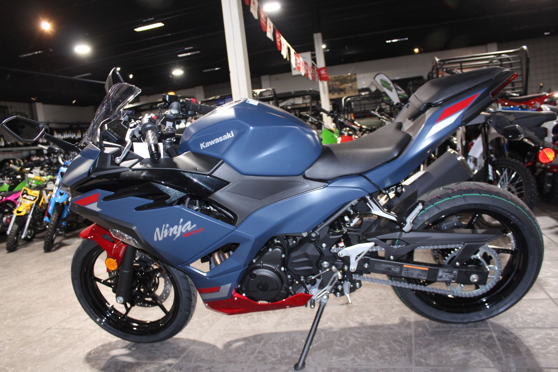 2026 Kawasaki Ninja® 500 SE ABS 3