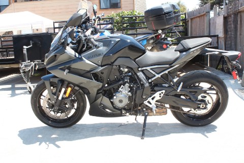 2025 Suzuki GSX-8R — photo 1 of 18