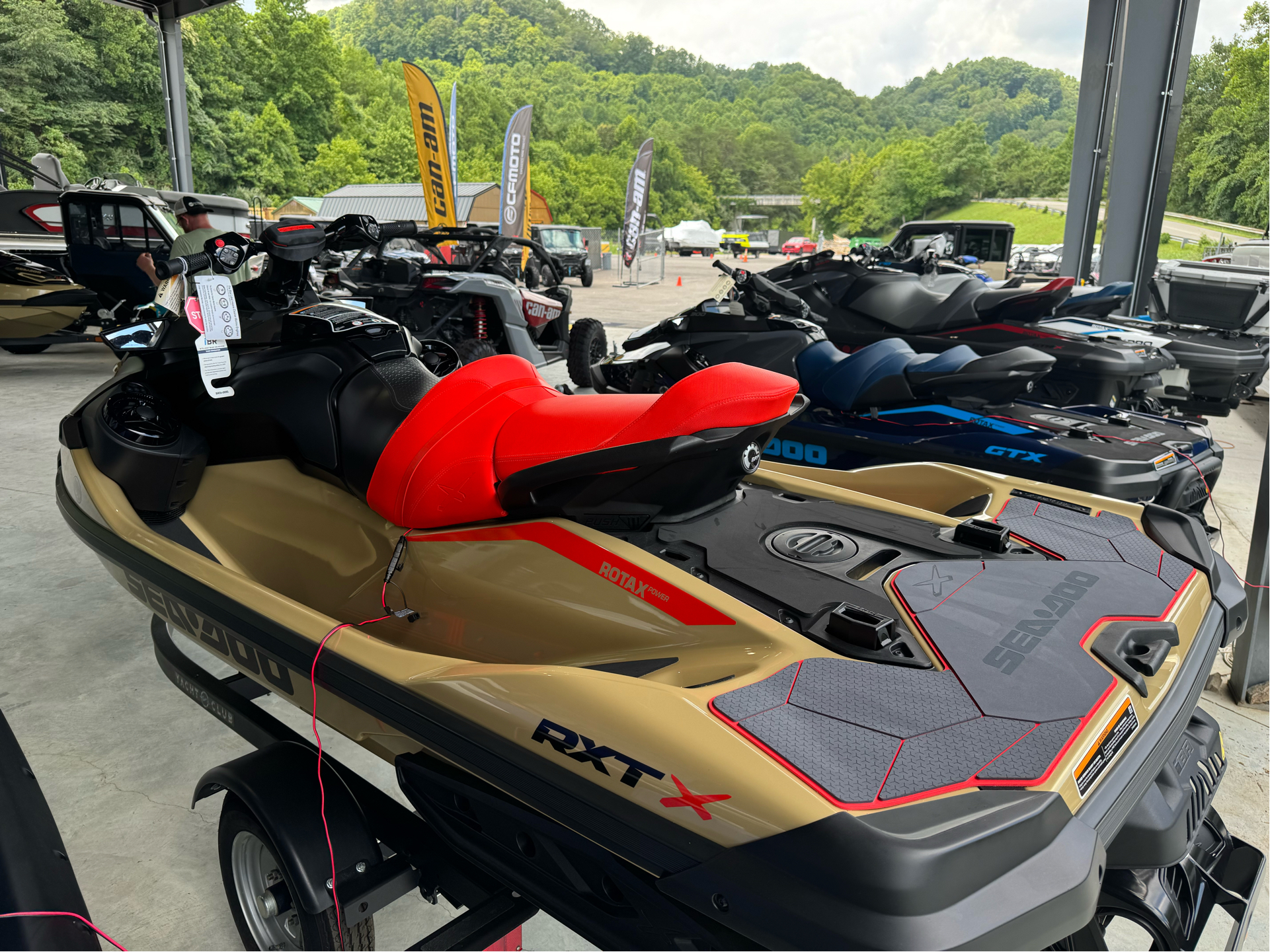 2025 Sea-Doo RXT-X 325 + Tech Package 4