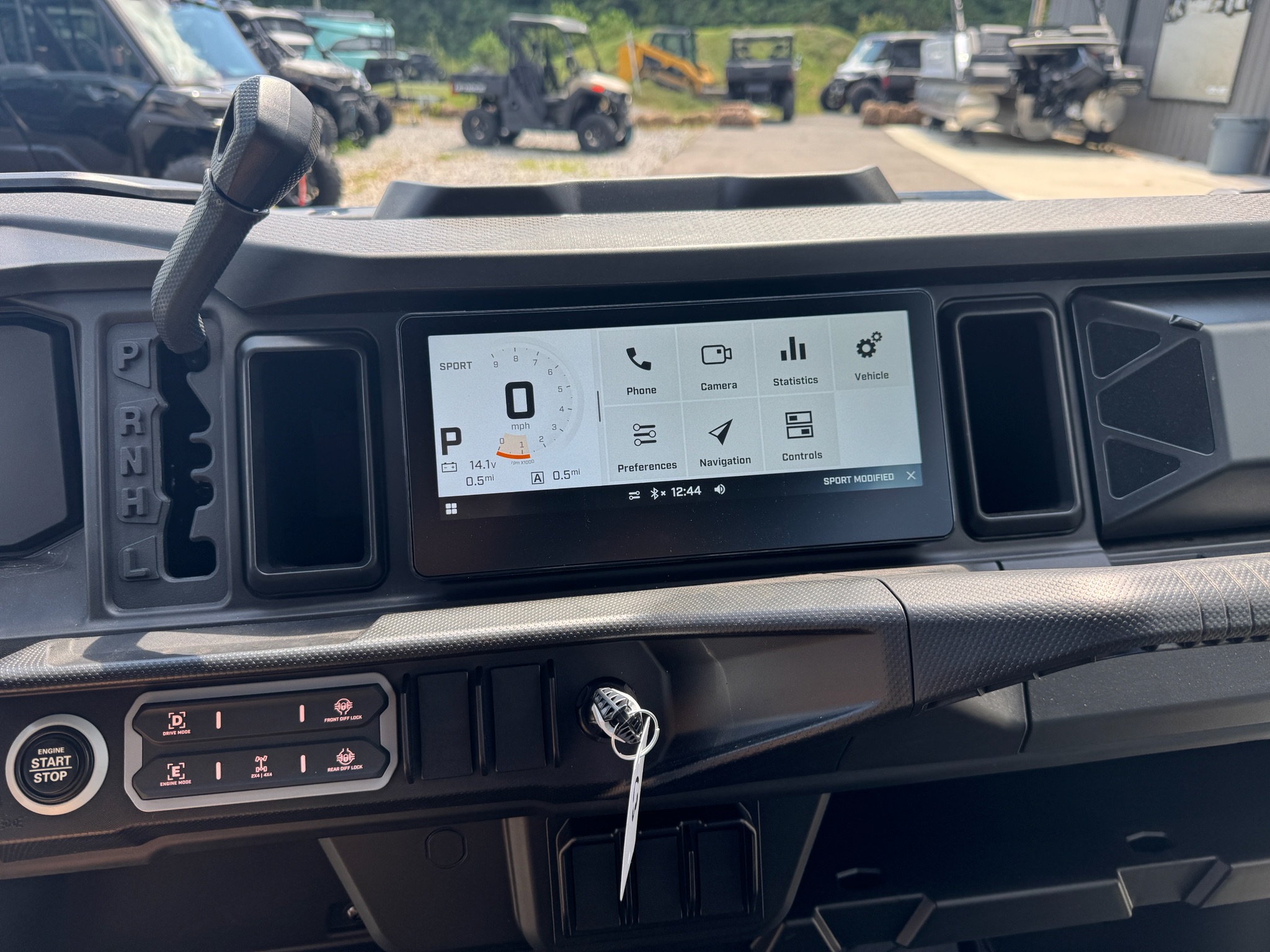 2026 Can-Am™ Defender MAX XT HD11 with 10.25 in. touchscreen di 10