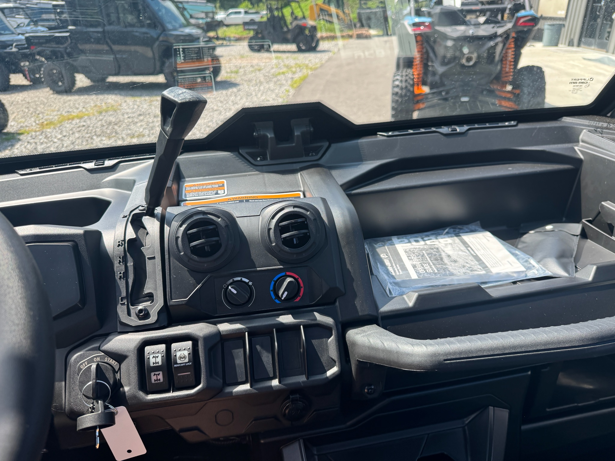 2026 Can-Am™ Defender DPS CAB 11