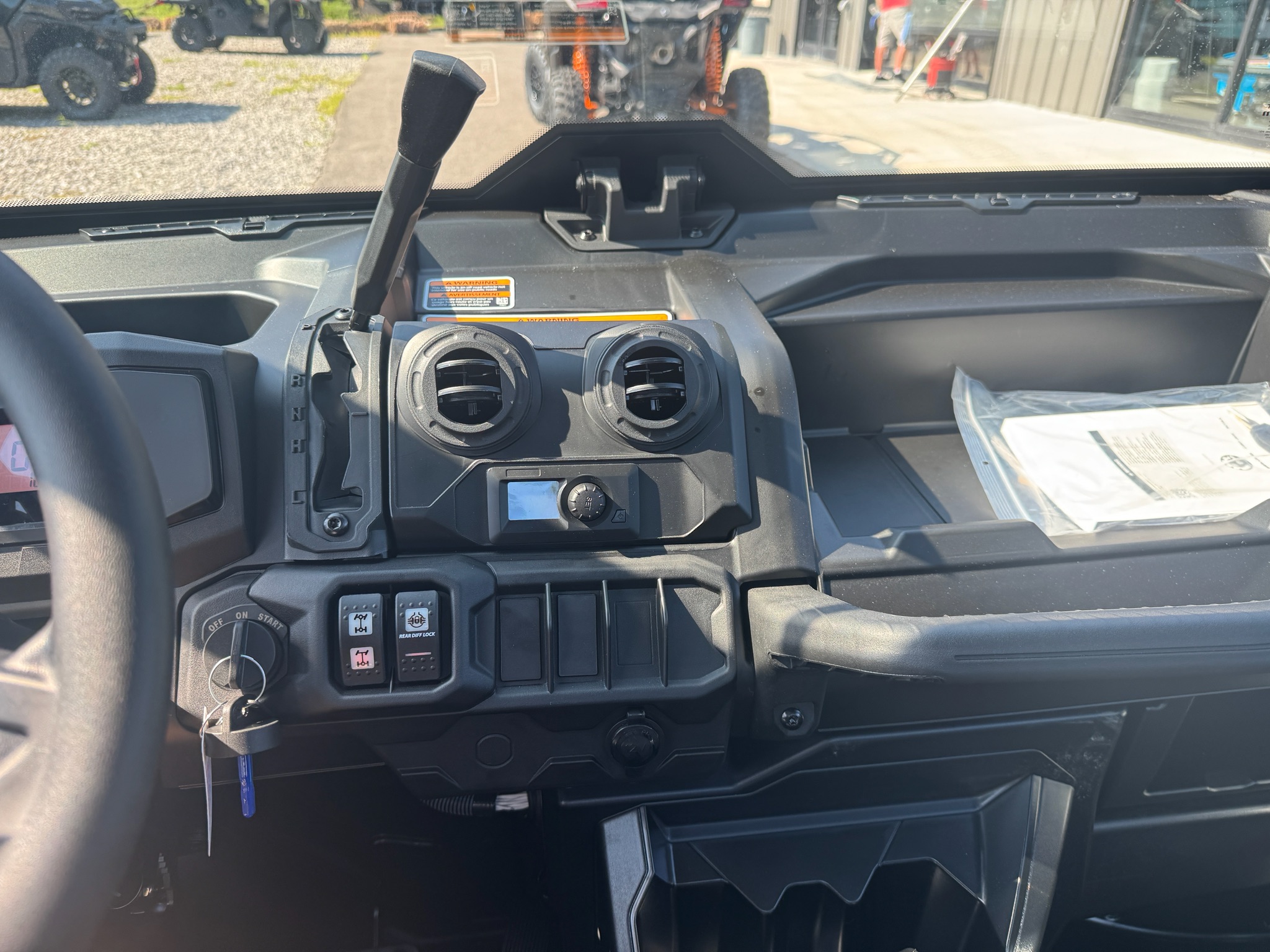 2026 Can-Am™ Defender DPS CAB HD10 9