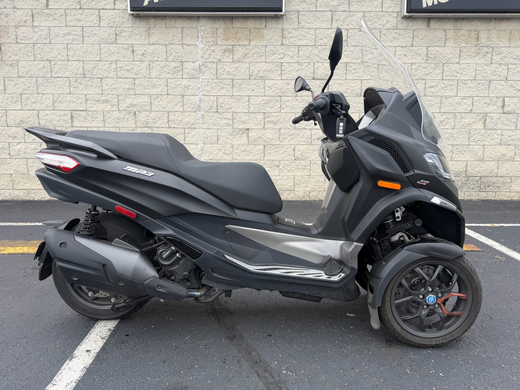 2023 Piaggio MP3 530 Exclusive 1