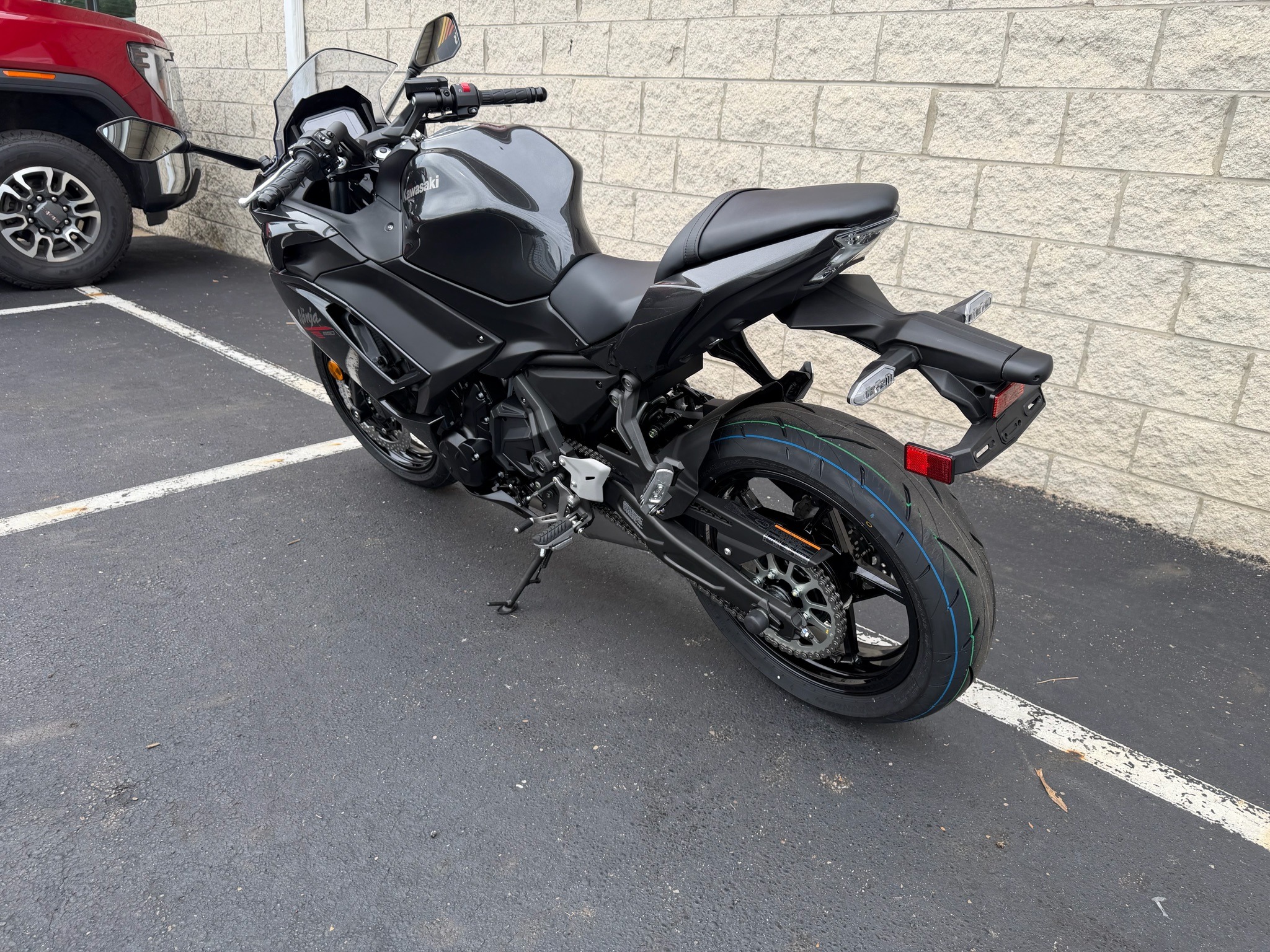 2026 Kawasaki Ninja® 650 7