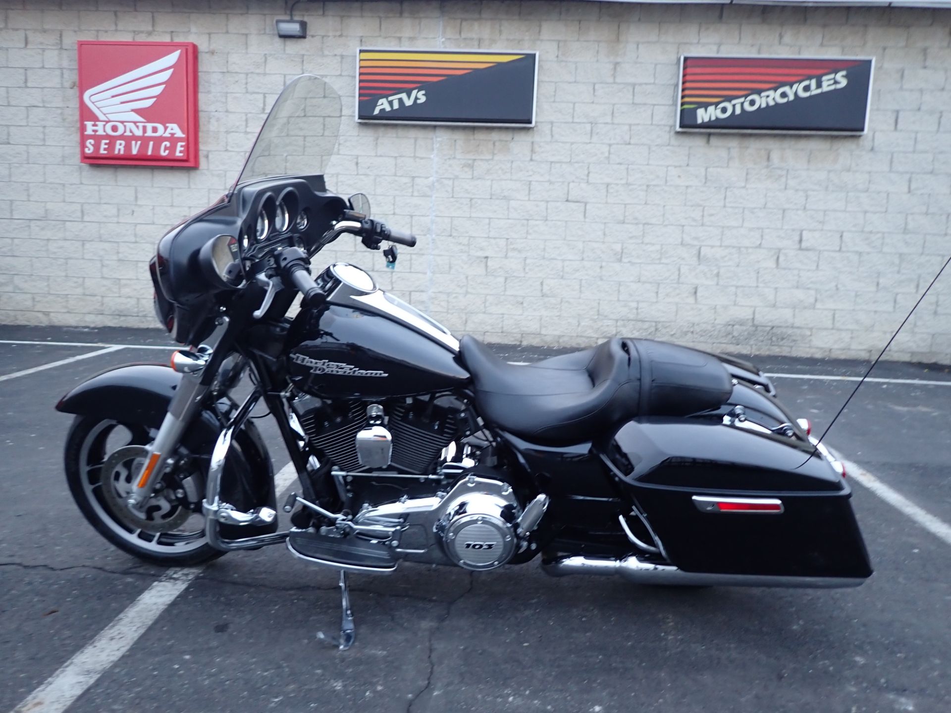 2013 Harley-Davidson Street Glide® 8