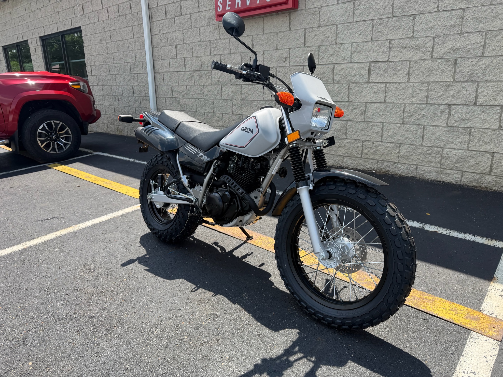2027 Yamaha TW200 4