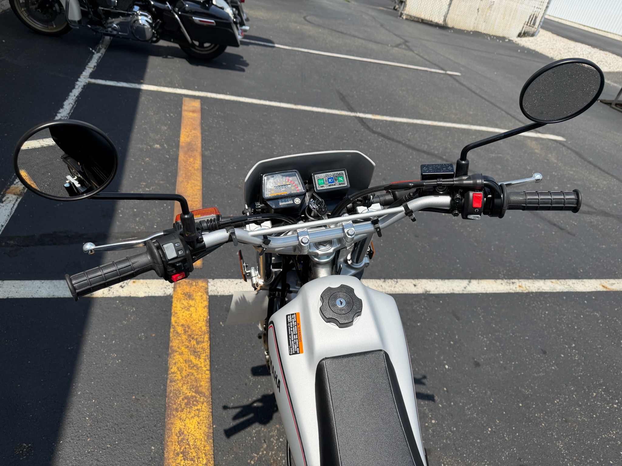 2027 Yamaha TW200 9