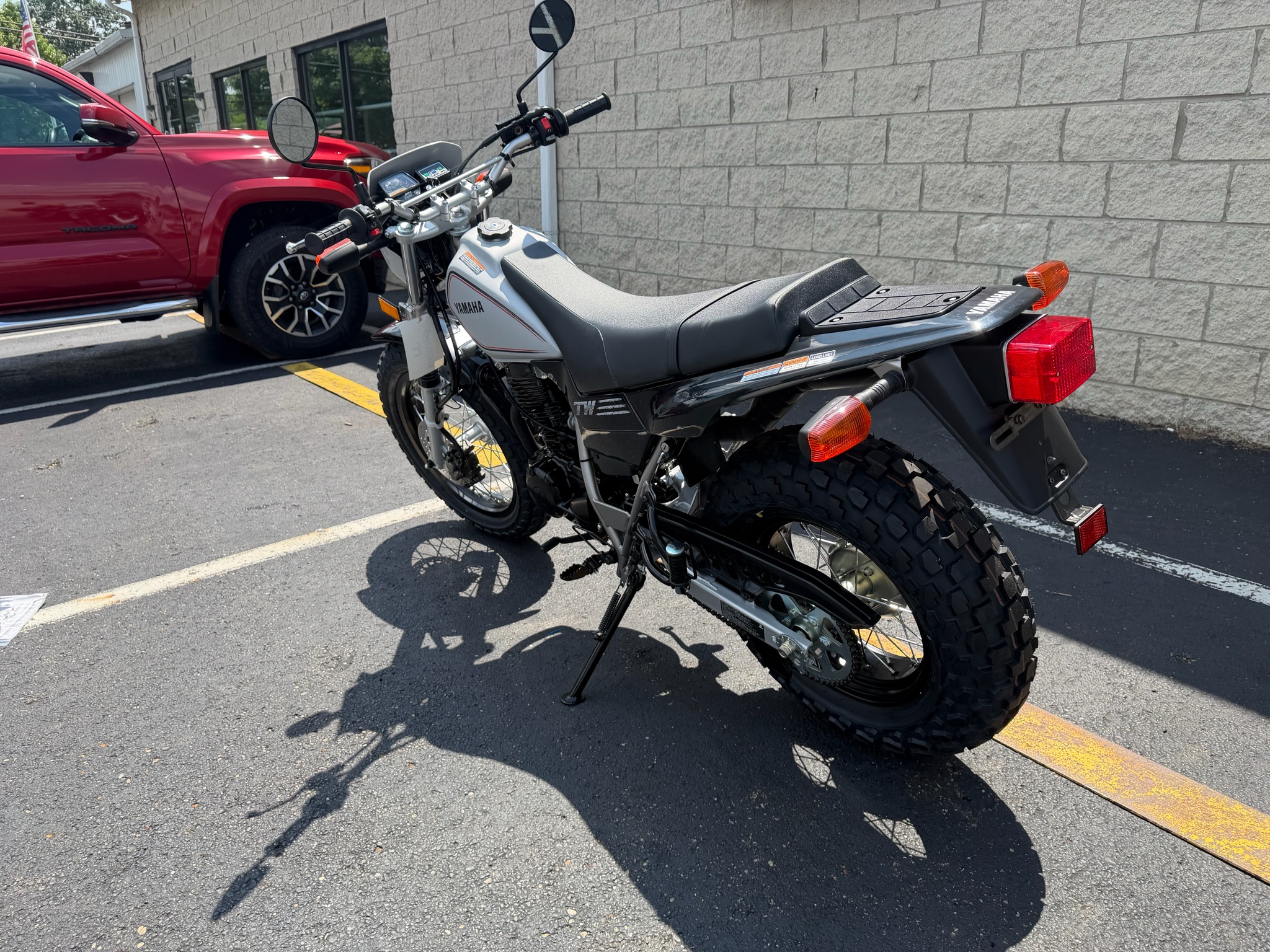 2027 Yamaha TW200 12