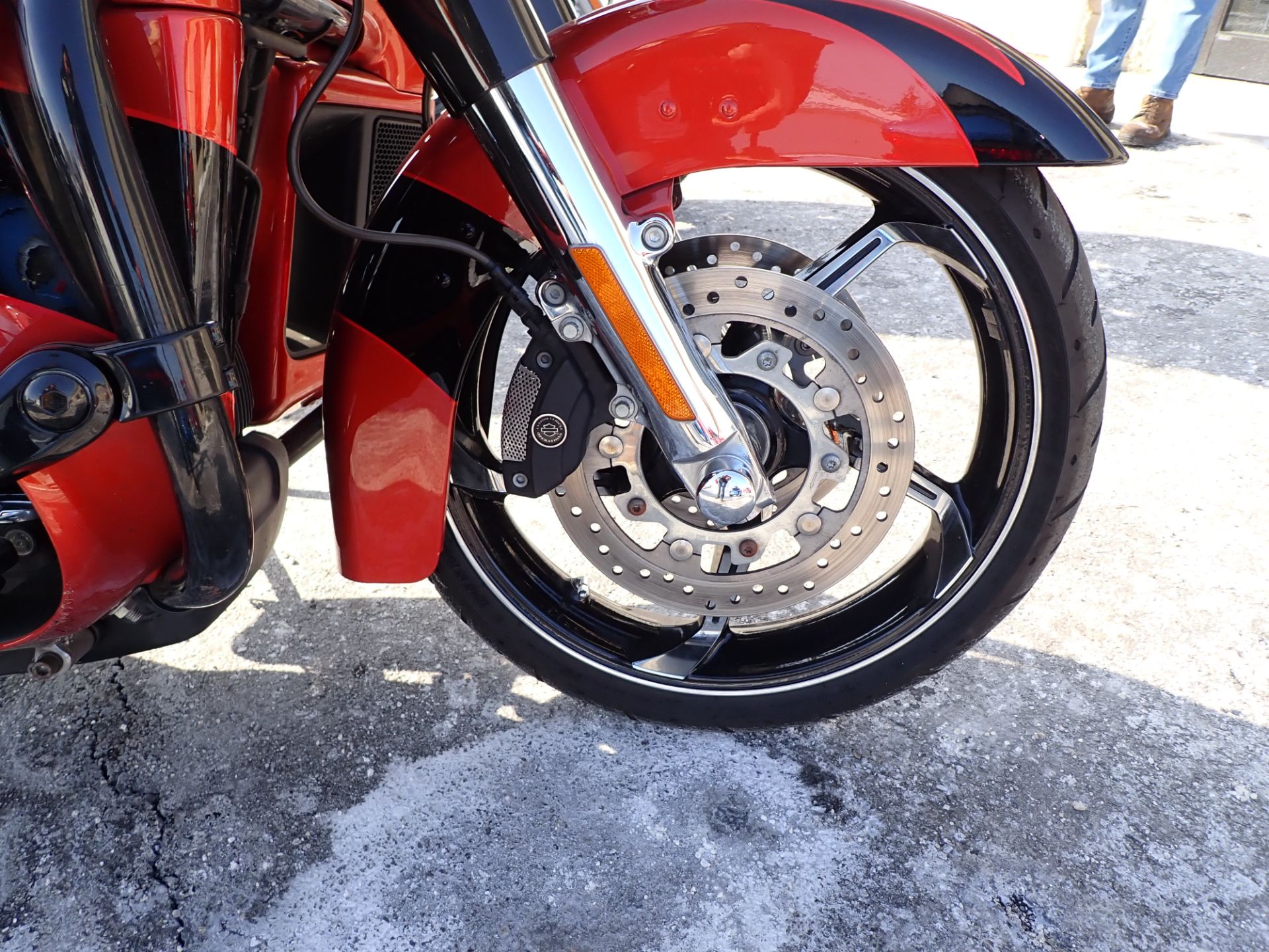 2017 Harley-Davidson CVO™ Street Glide® in Massillon, Ohio - Photo 2