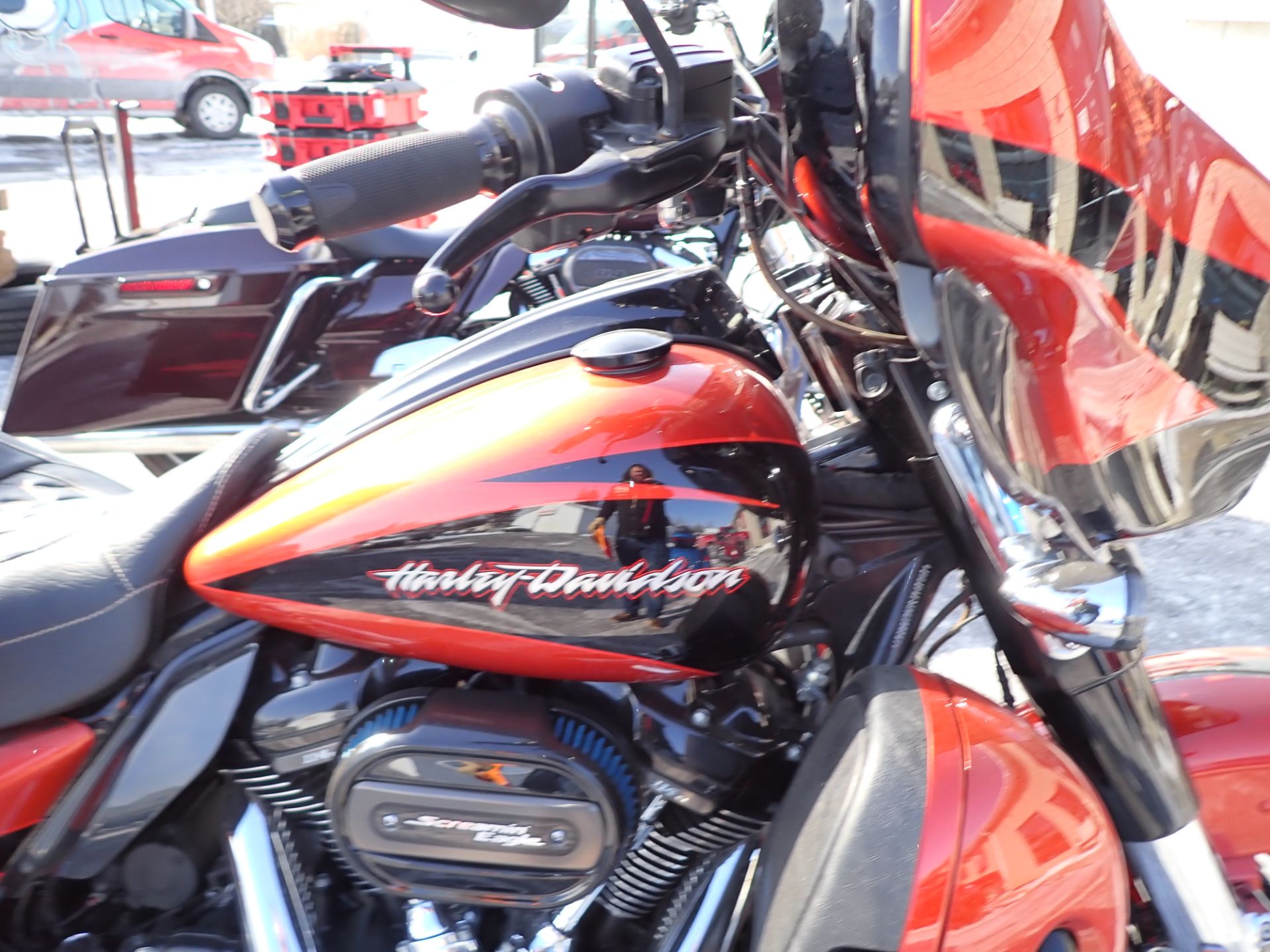 2017 Harley-Davidson CVO™ Street Glide® in Massillon, Ohio - Photo 3