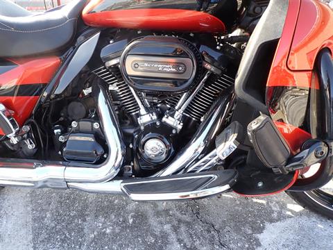2017 Harley-Davidson CVO™ Street Glide® in Massillon, Ohio - Photo 4
