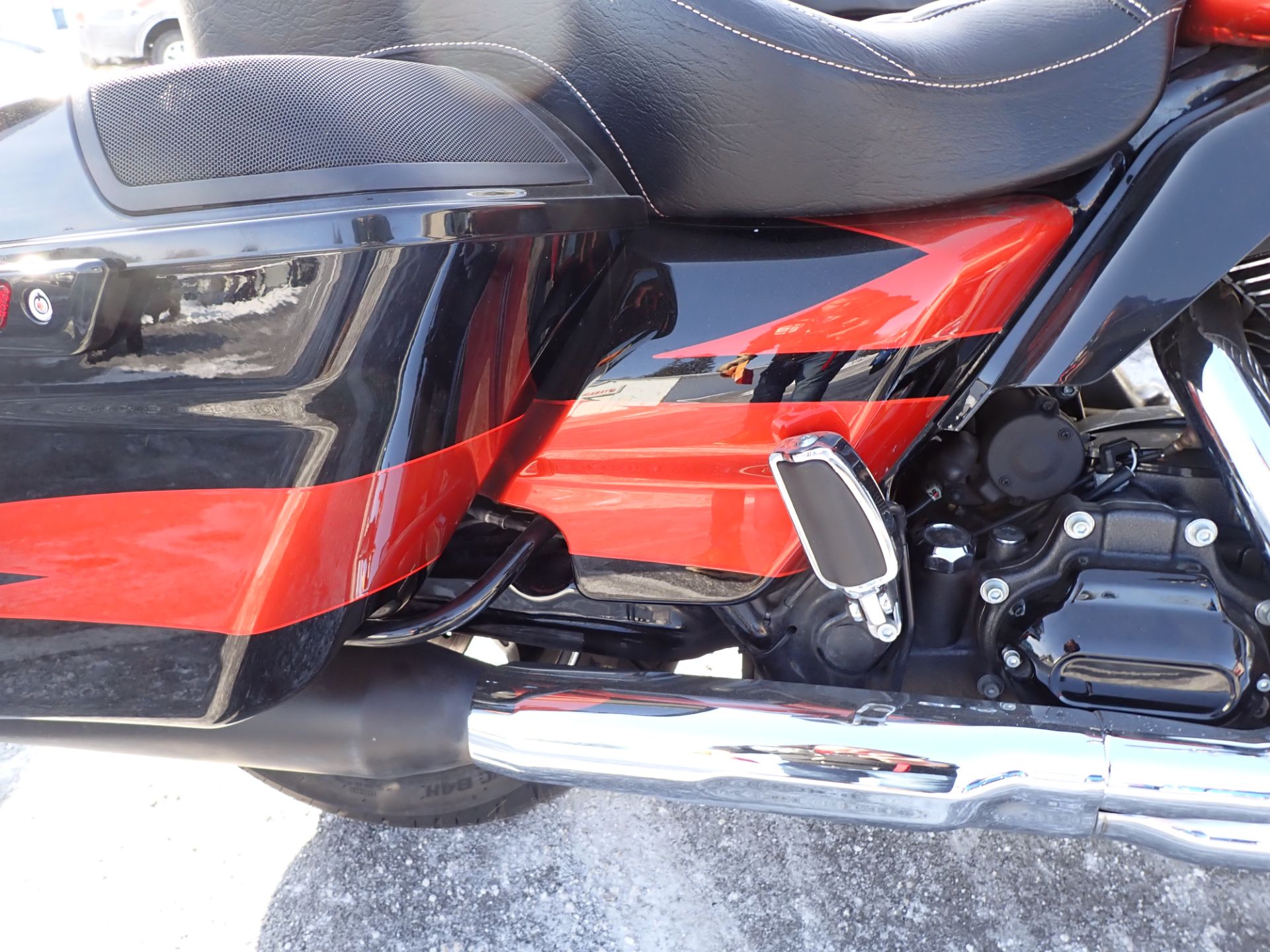 2017 Harley-Davidson CVO™ Street Glide® in Massillon, Ohio - Photo 5