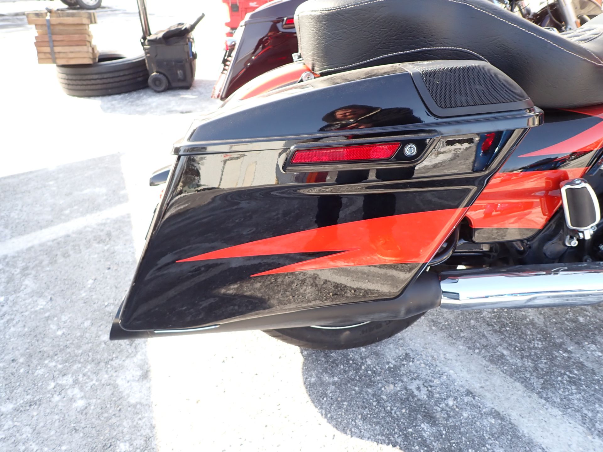 2017 Harley-Davidson CVO™ Street Glide® in Massillon, Ohio - Photo 6