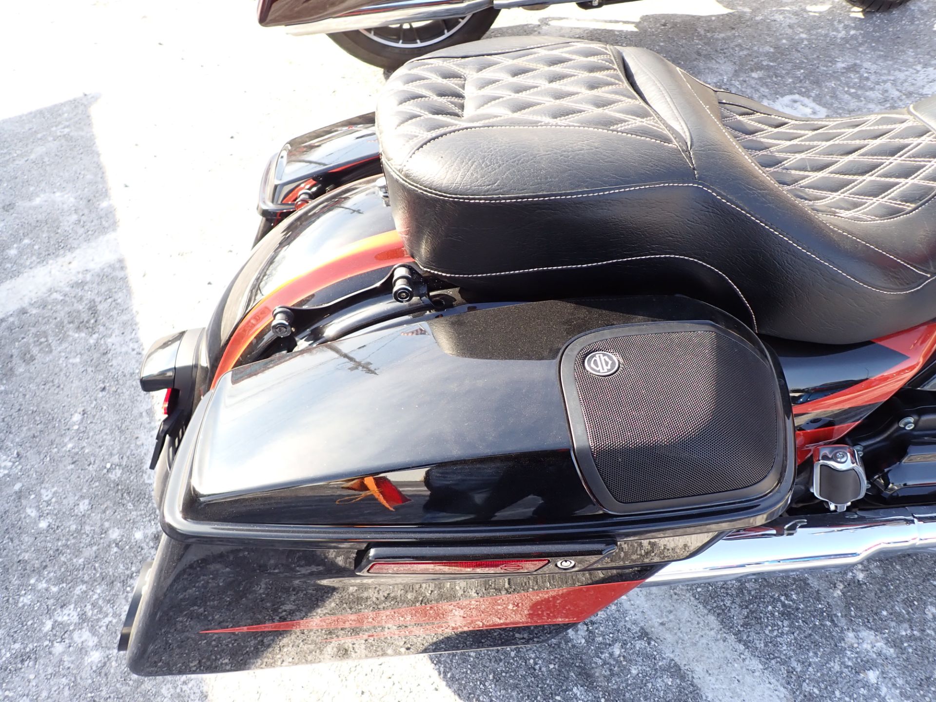 2017 Harley-Davidson CVO™ Street Glide® in Massillon, Ohio - Photo 7