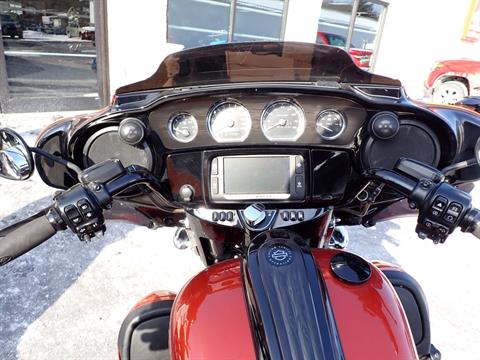 2017 Harley-Davidson CVO™ Street Glide® in Massillon, Ohio - Photo 11