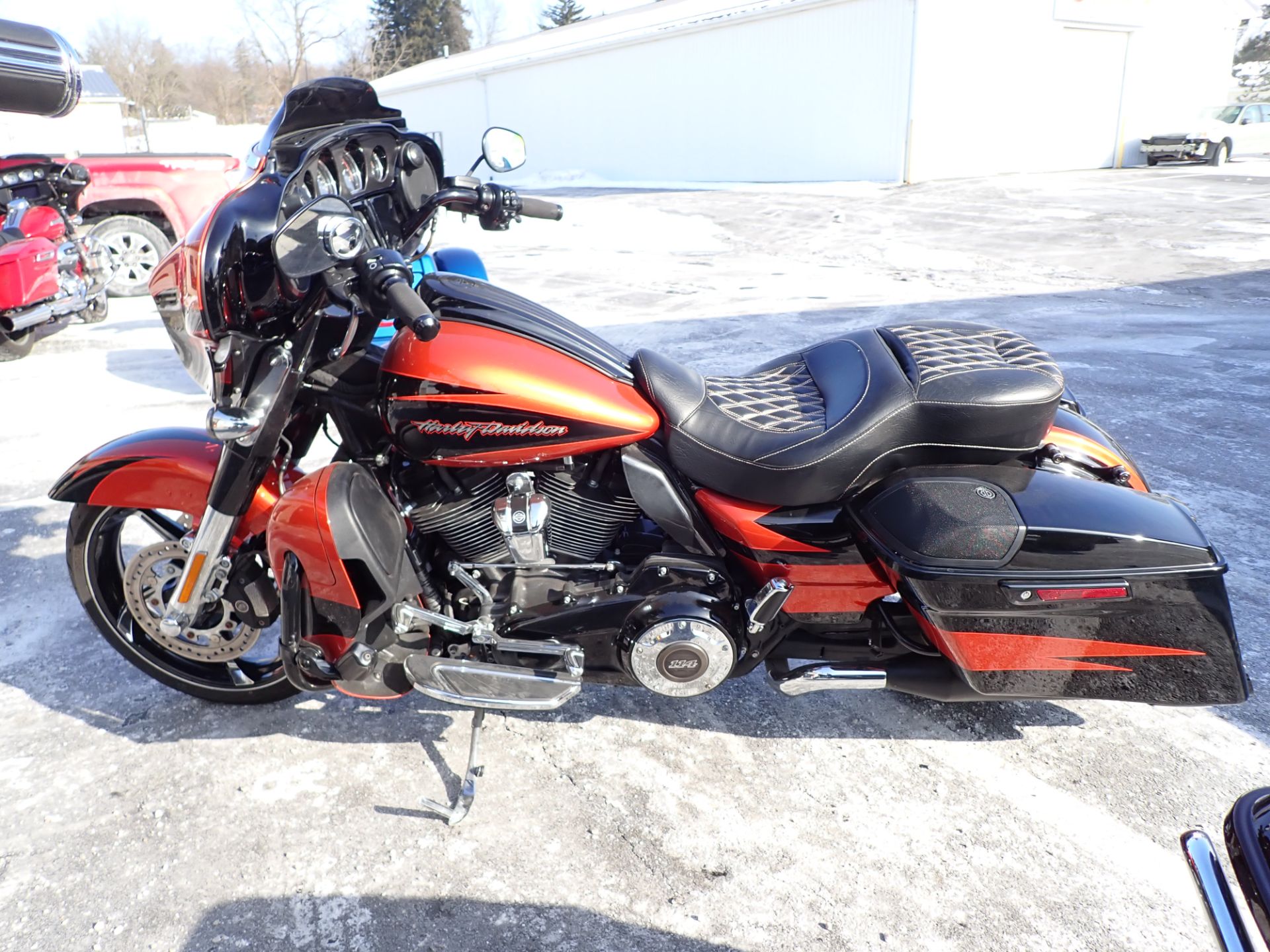 2017 Harley-Davidson CVO™ Street Glide® in Massillon, Ohio - Photo 14