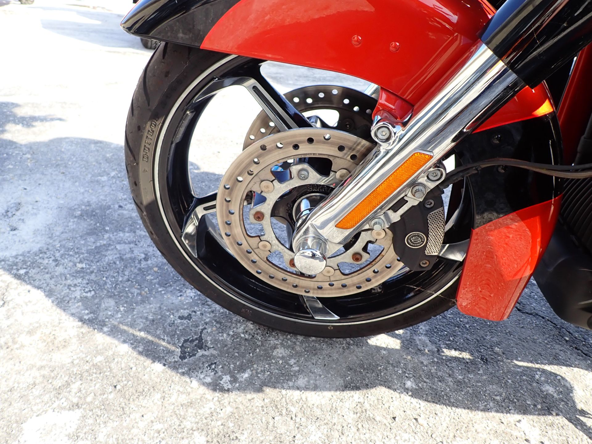 2017 Harley-Davidson CVO™ Street Glide® in Massillon, Ohio - Photo 15