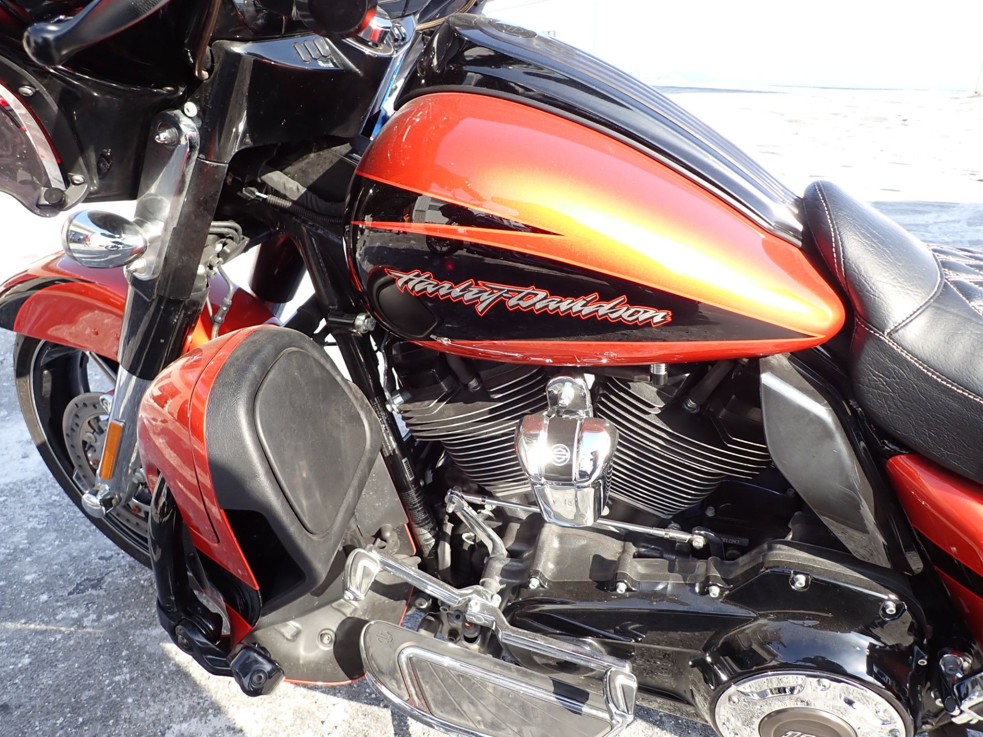 2017 Harley-Davidson CVO™ Street Glide® in Massillon, Ohio - Photo 16