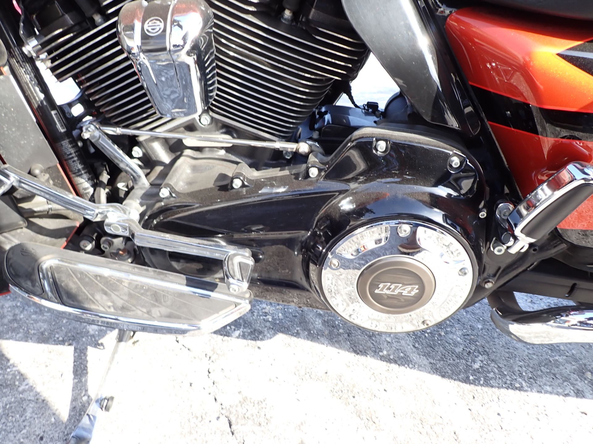 2017 Harley-Davidson CVO™ Street Glide® in Massillon, Ohio - Photo 17