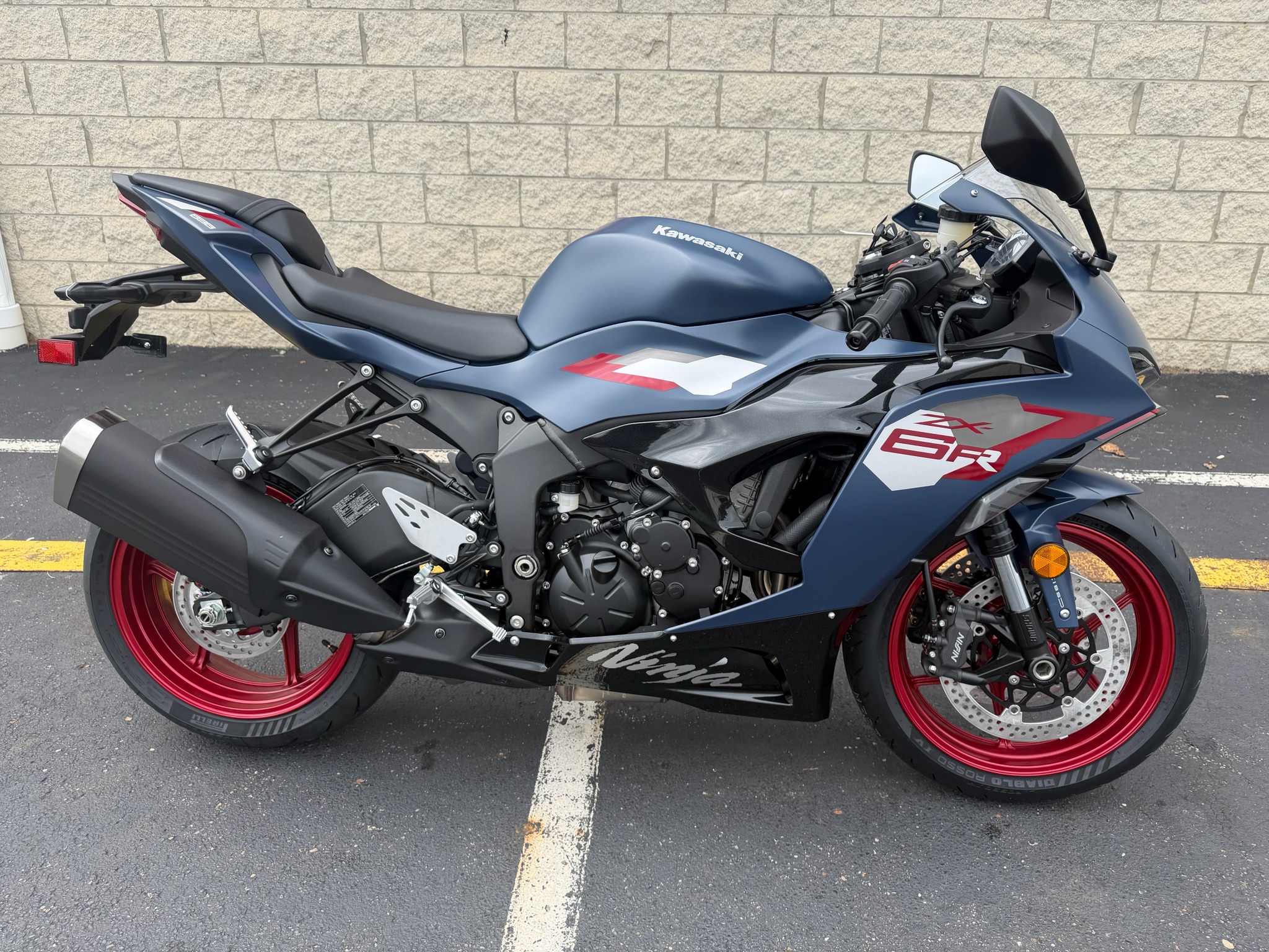 2027 Kawasaki Ninja® ZX-6R ABS 1
