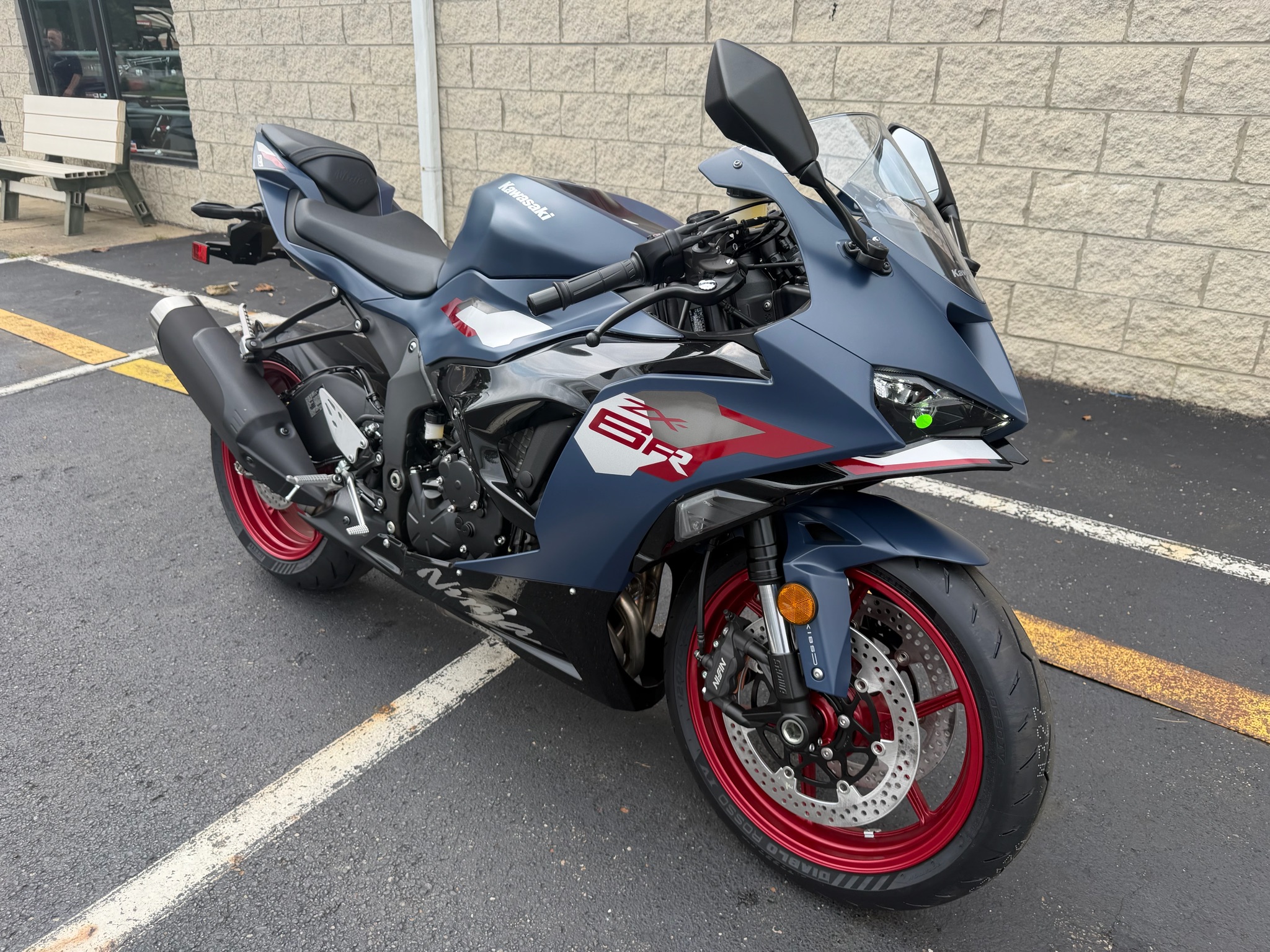 2027 Kawasaki Ninja® ZX-6R ABS 3
