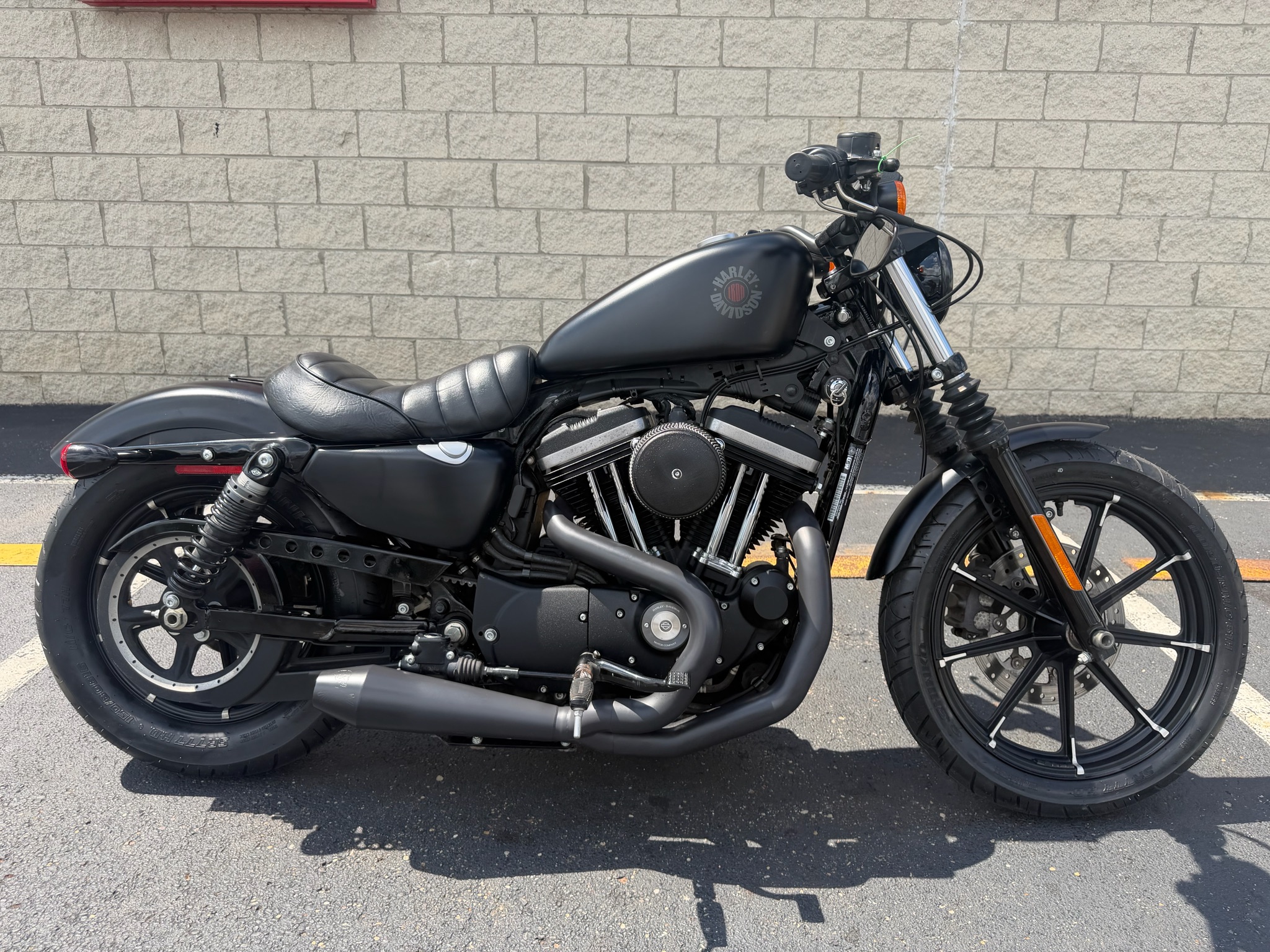 2021 Iron 883