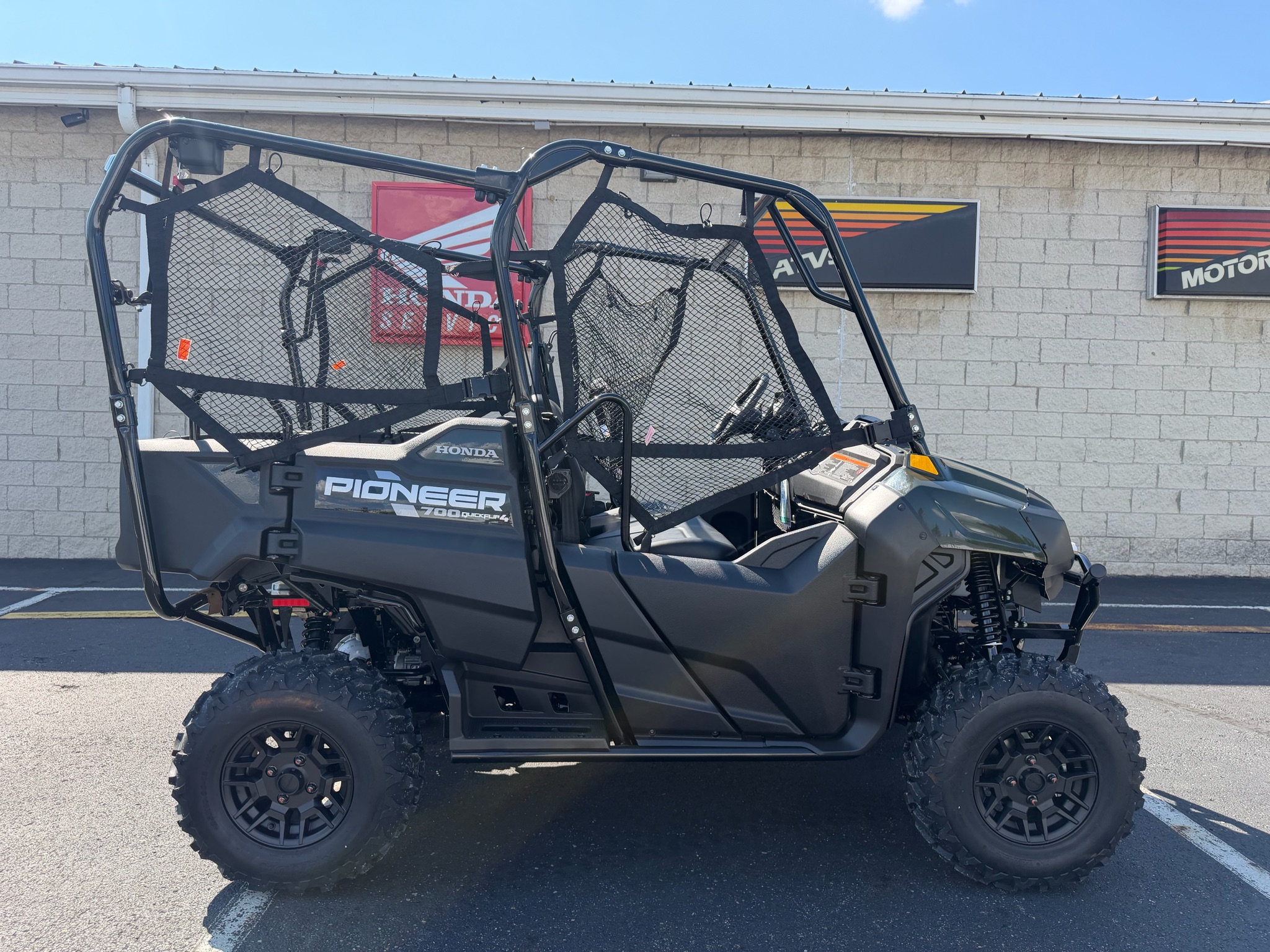 2026 Pioneer 700-4 Deluxe