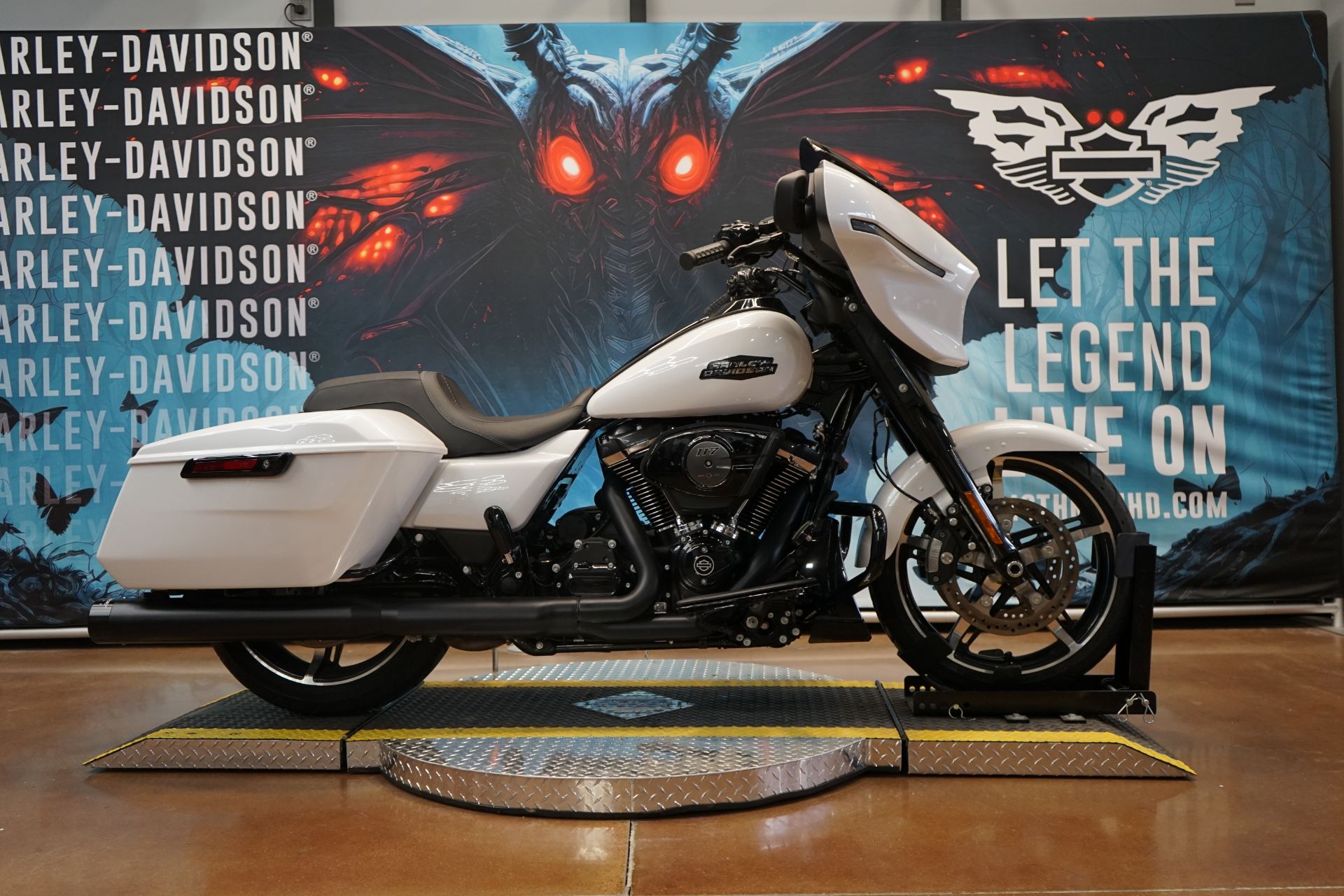 2024 Harley-Davidson Street Glide® 1