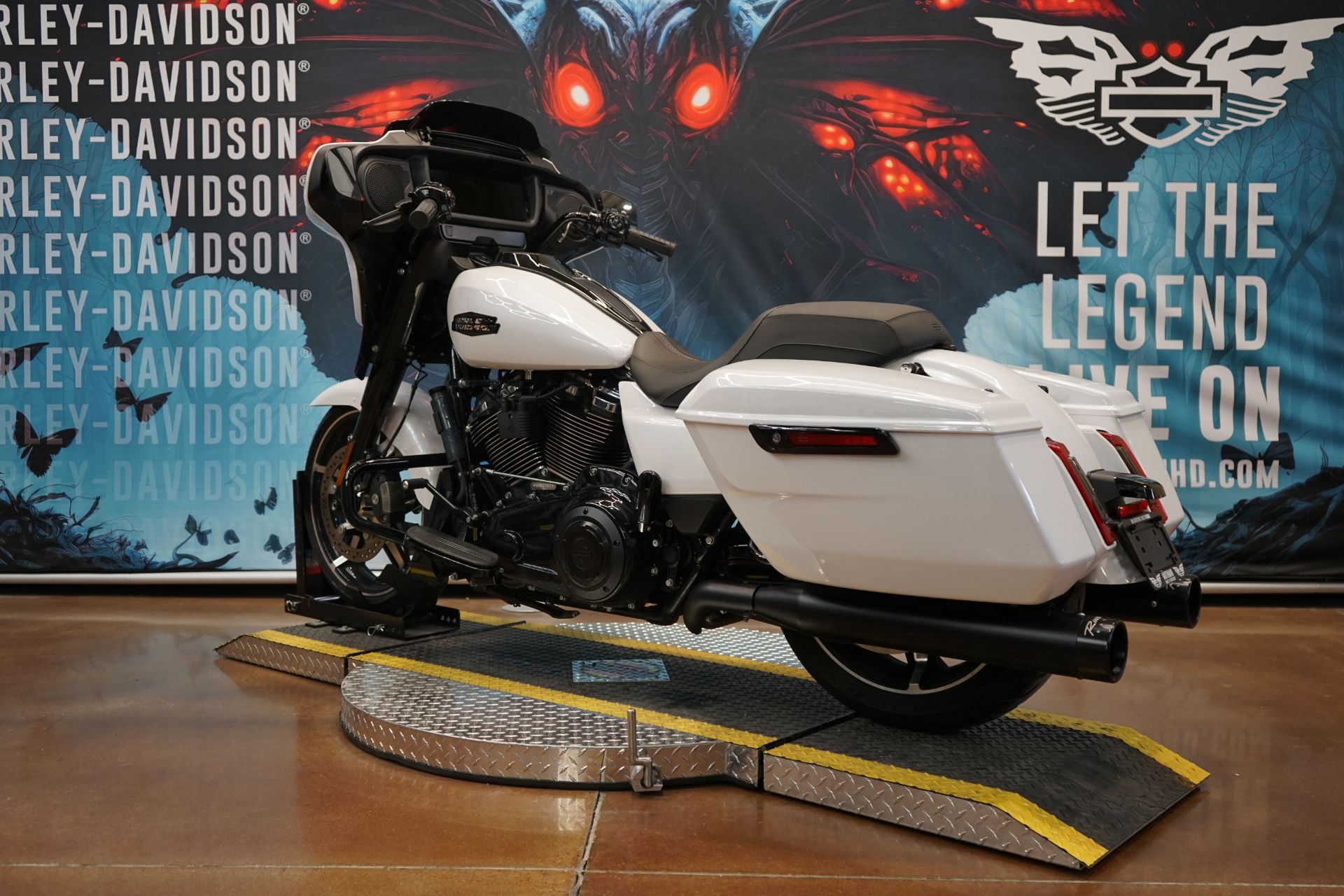 2024 Harley-Davidson Street Glide® 6