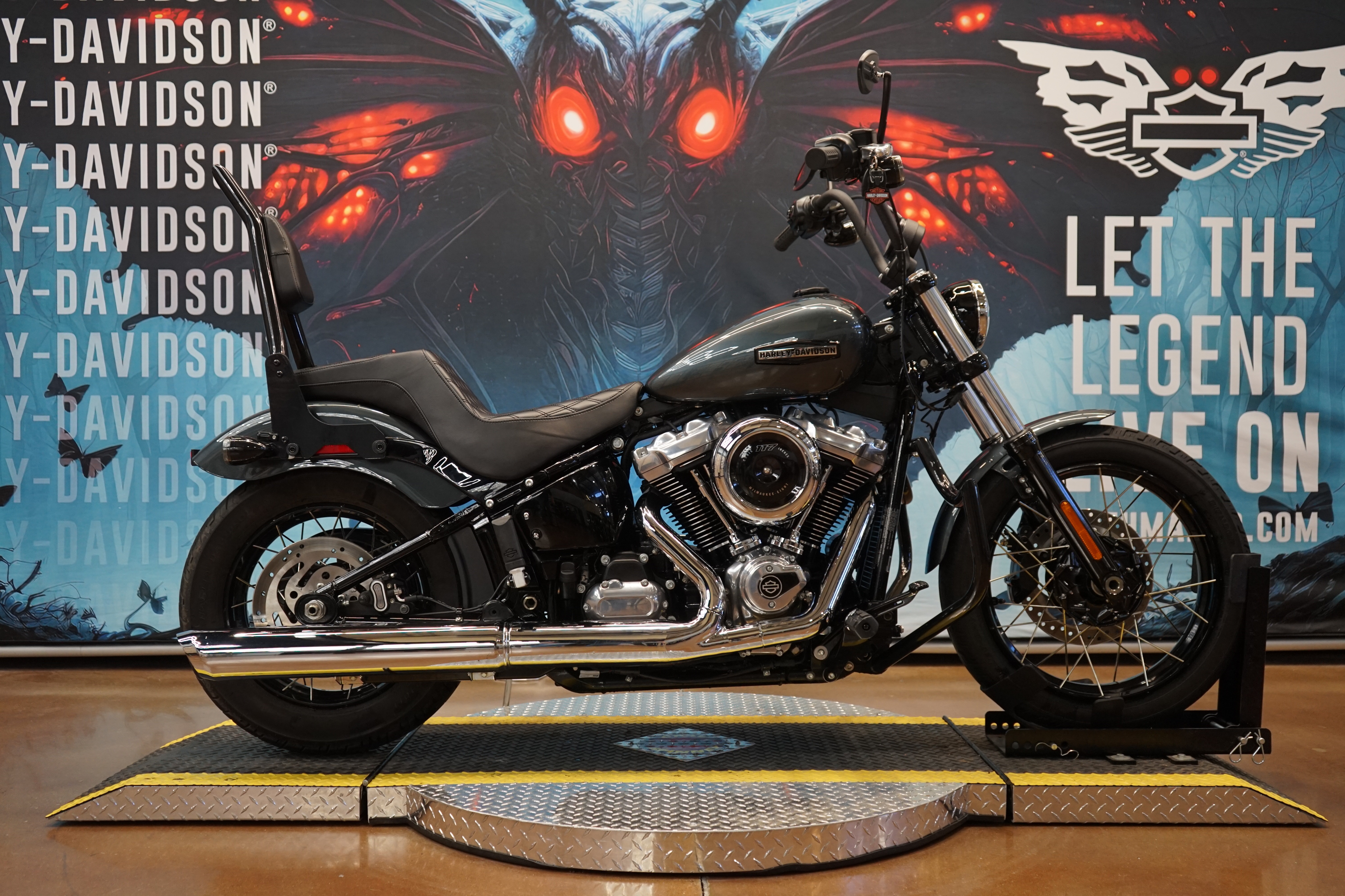 2025 Harley-Davidson Street Bob® 1