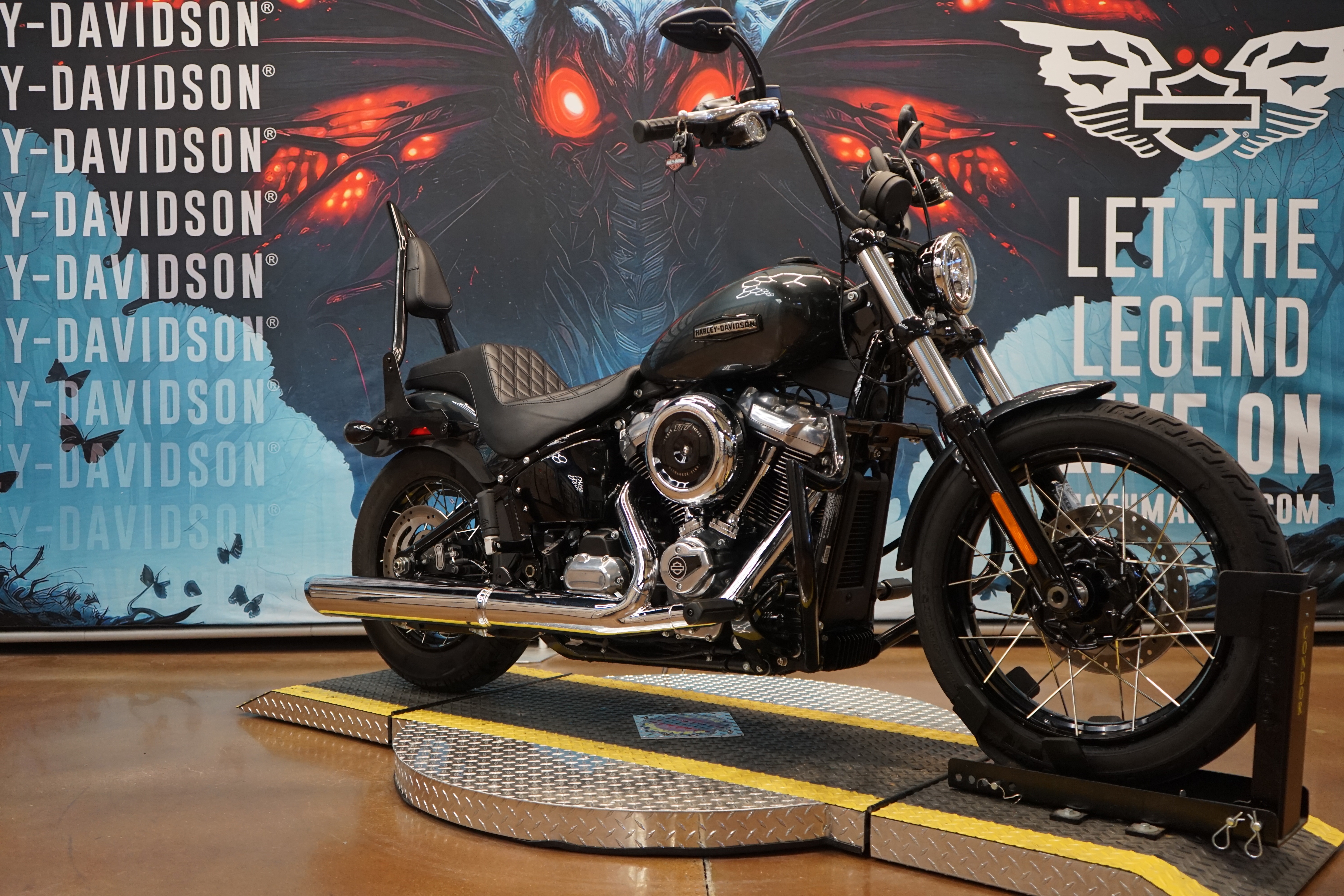2025 Harley-Davidson Street Bob® 2
