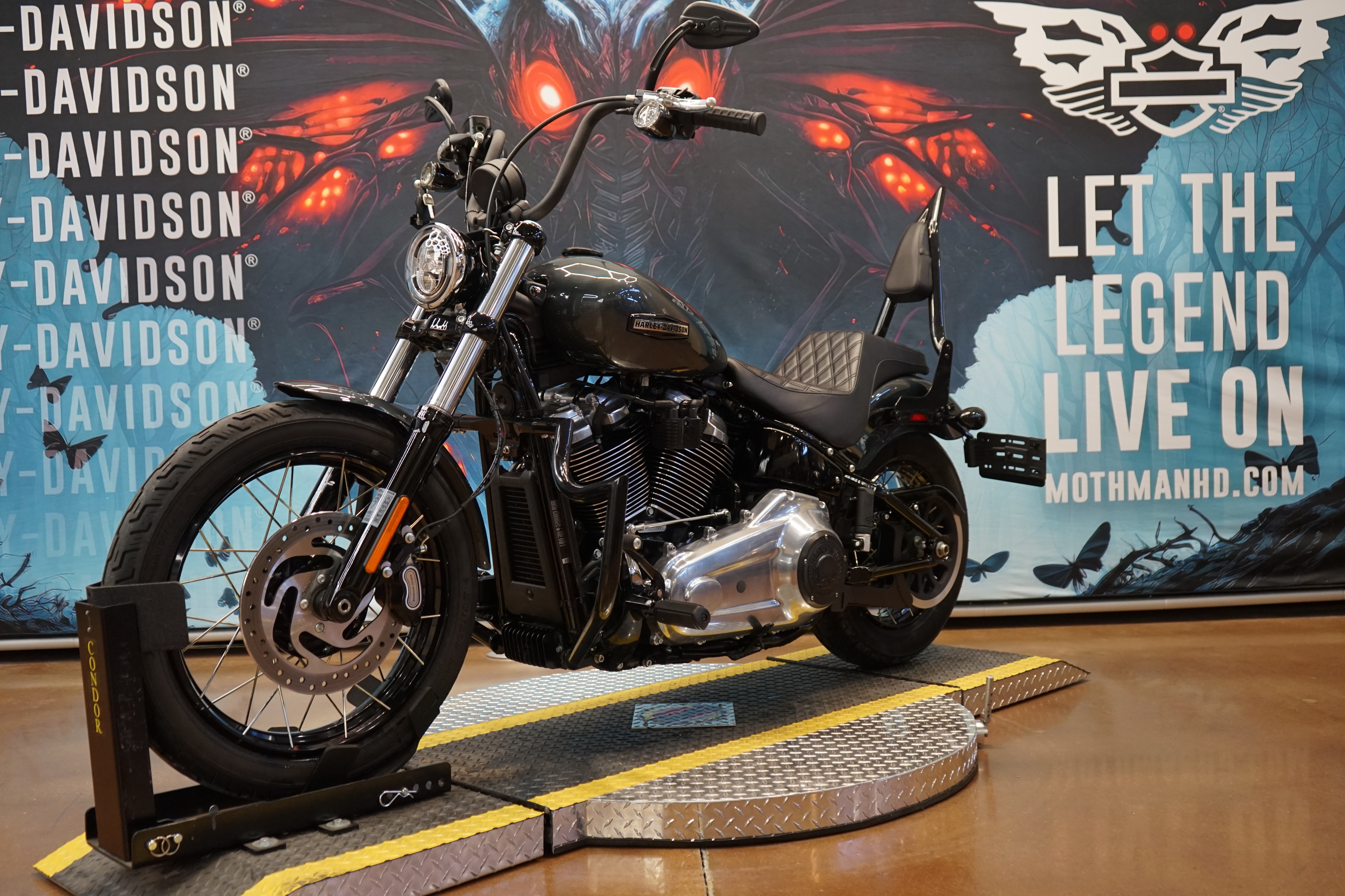 2025 Harley-Davidson Street Bob® 4