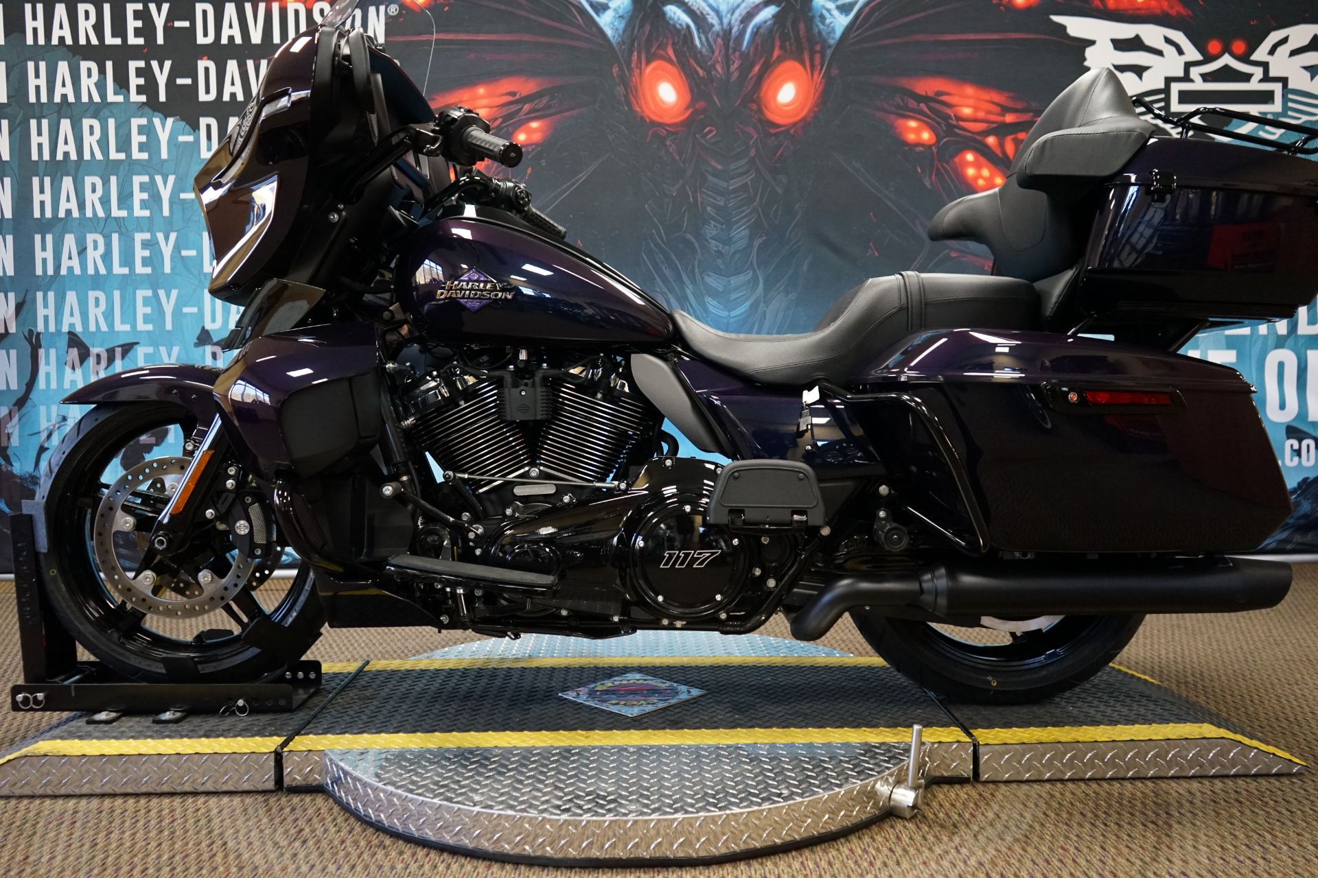 New 2025 Harley-Davidson Street Glide® Ultra Mystic Shift (Black